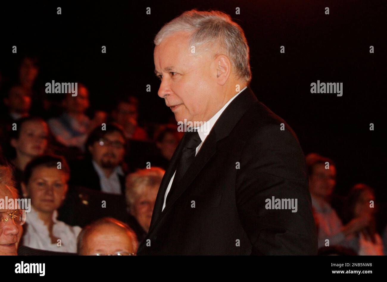 Leader of Poland's opposition nationalist Law and Justice party, Jaroslaw Kaczynski, enters a supporter-filled movie theater to watch his parliamentary election campaign movie "The Leader" in which he says that being in politics is a fulfillment of his childhood dreams and talks about the pain over the loss of his twin, President Lech Kaczynski who was killed in a plane crash last year, in Warsaw, Poland, on Monday, Sept. 26, 2011. (AP Photo/Czarek Sokolowski) Foto Stock