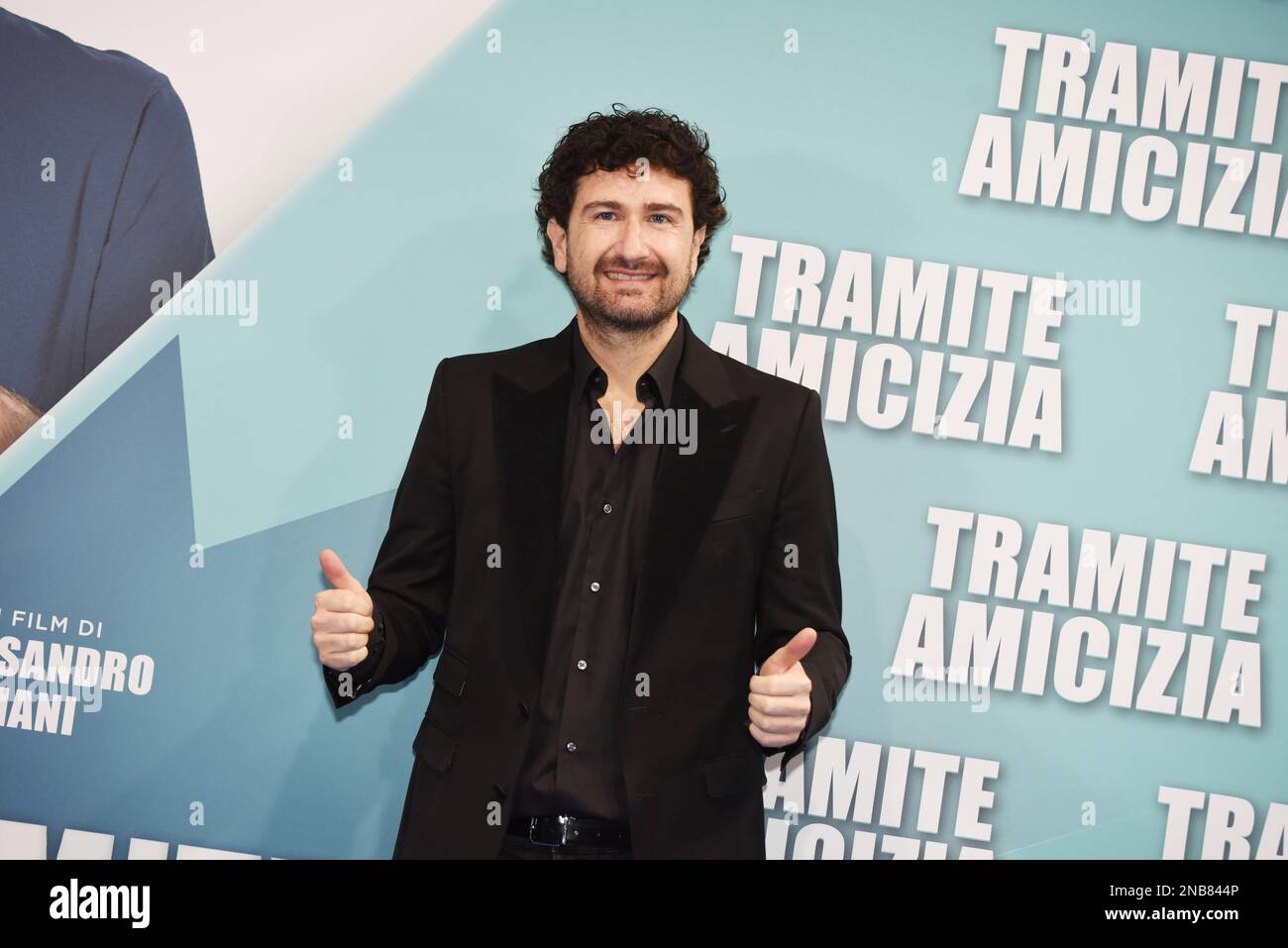 Napoli, Italia. 13th Feb, 2023. Alessandro Siani posa alla fotocellula allo Space Cinema di Napoli, per presentare ' tramite amicizia' il nuovo film diretto da Alessandro Siani, con Matilde Gioli, Max Tortora e Maria di Biase. (Foto di Pasquale Gargano/Pacific Press) Credit: Pacific Press Media Production Corp./Alamy Live News Foto Stock