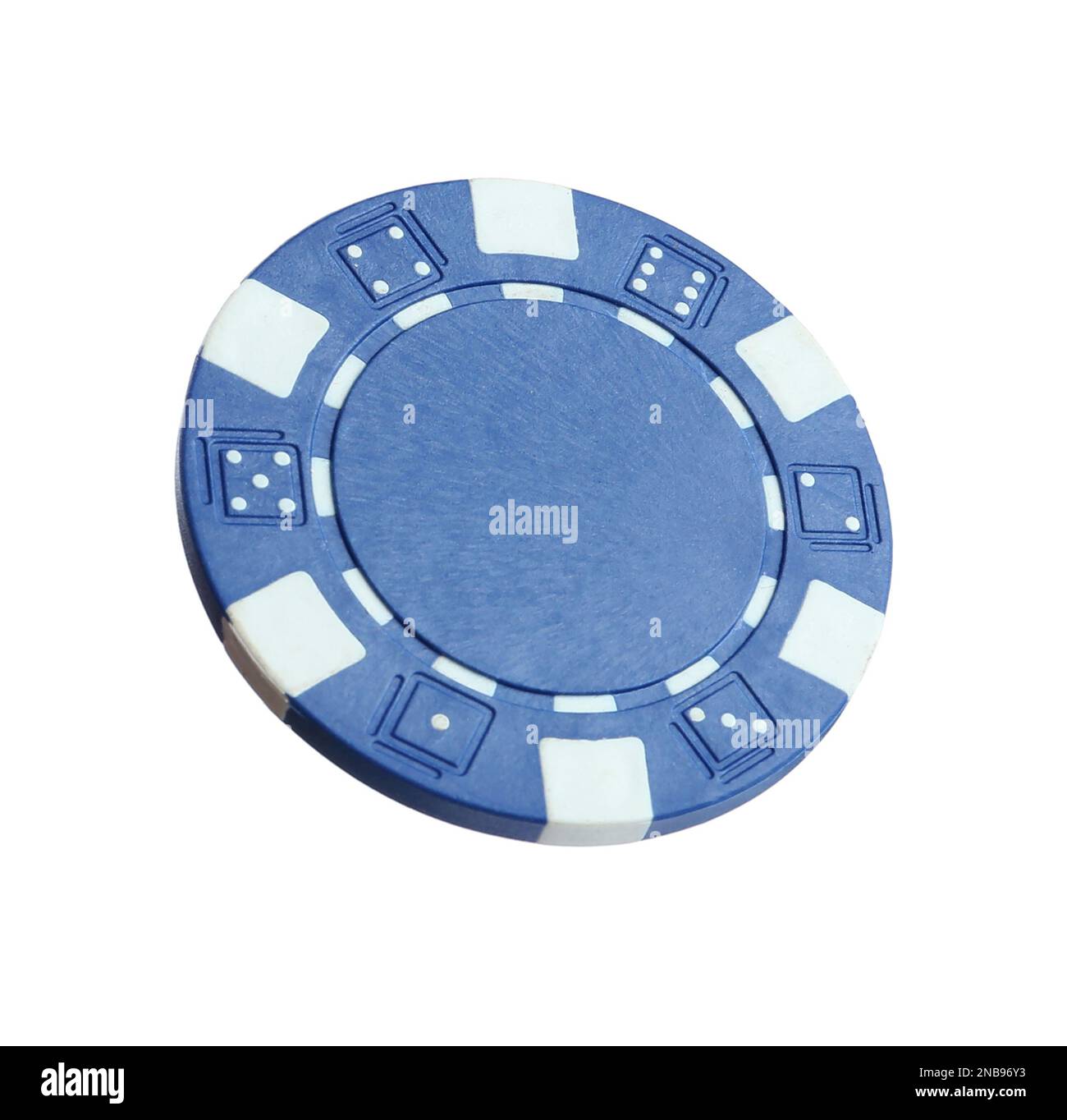 Chip blu da casinò isolato su bianco. Gioco di poker Foto Stock