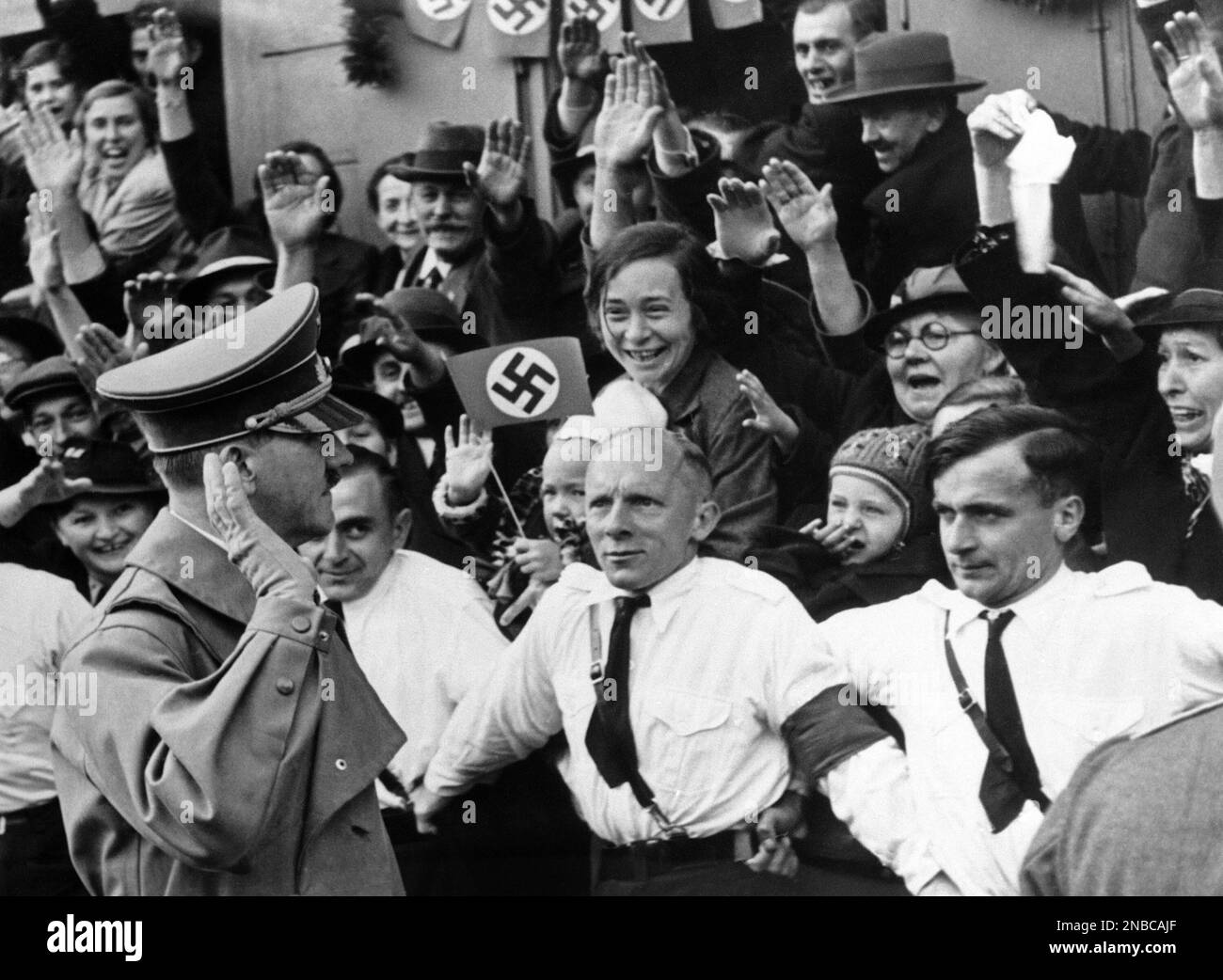 German Chancellor Adolf Hitler is welcomed in Asch after he had crossed the border into Sudetenland on Oct. 3, 1938. (AP Photo) Foto Stock