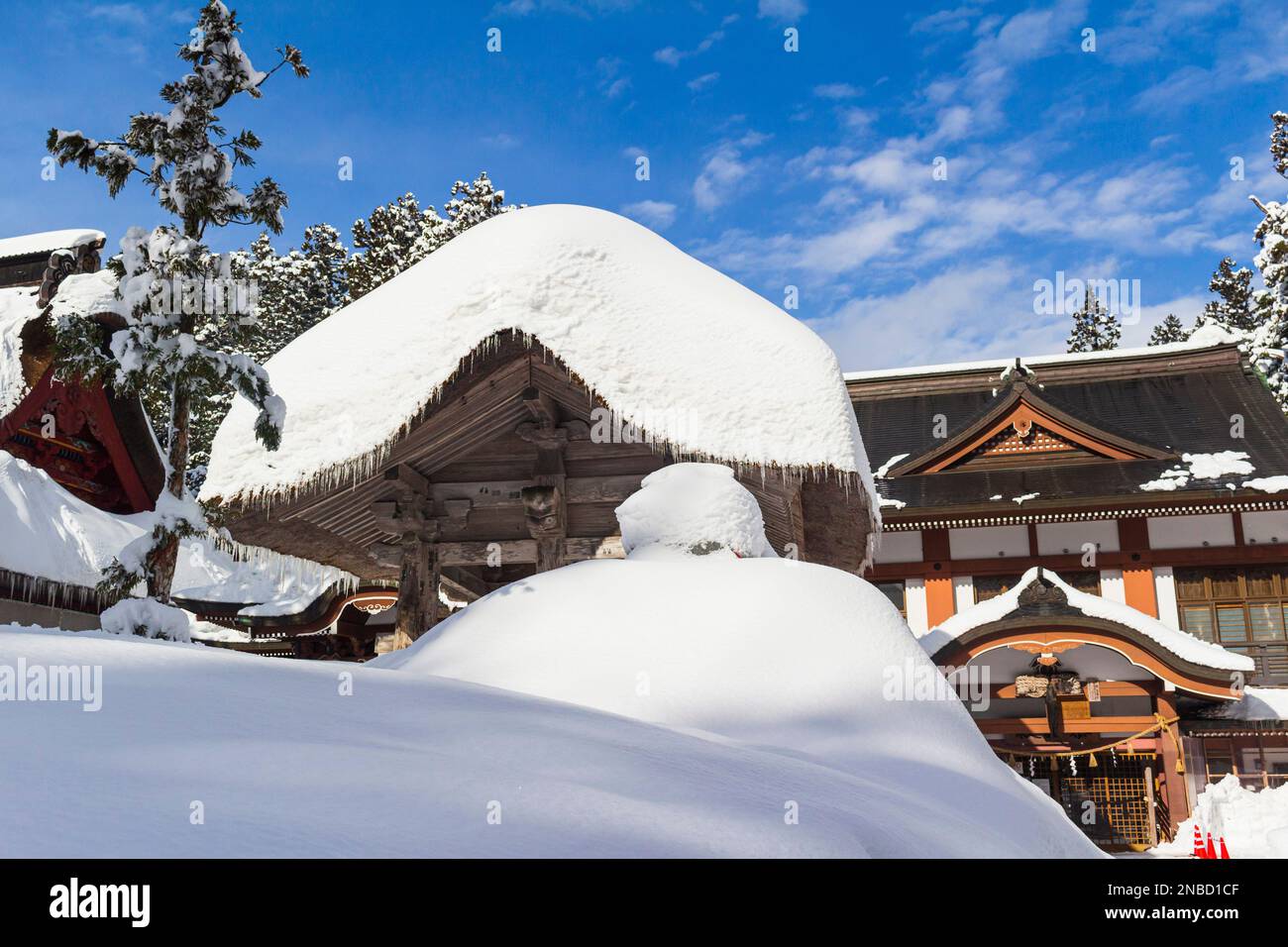 Dewa Sanzan - Hagurosan (Monte Haguro), santuario principale (tempio), nevicate pesanti, Haguroyama, città di Tsuruoka, Yamagata, Tohoku, Giappone, Asia orientale, Asia Foto Stock