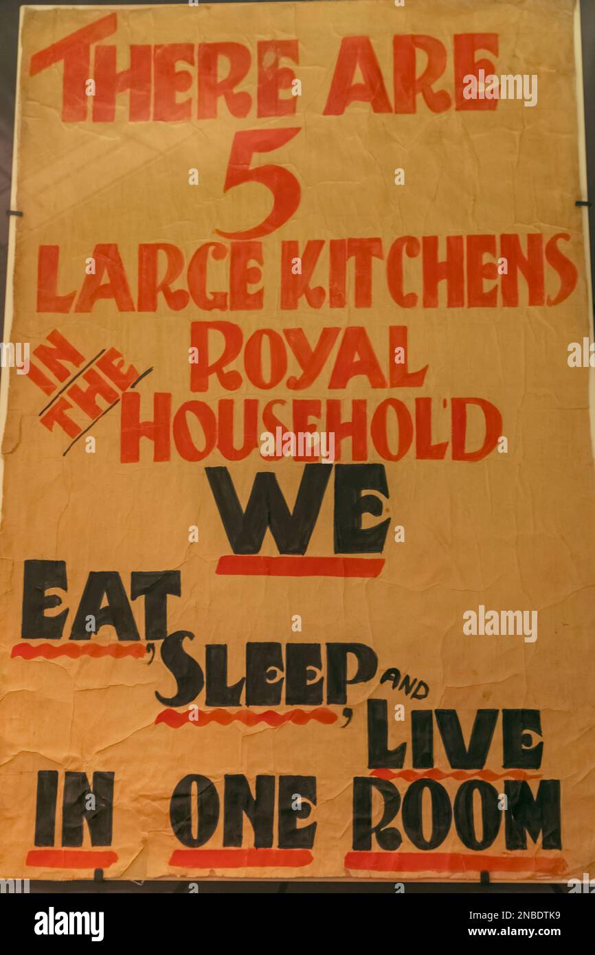 Inghilterra, Londra, poster storico anti-monachista che sottolinea la discrepanza negli standard di vita tra persone di classe reale e di classe operaia Foto Stock