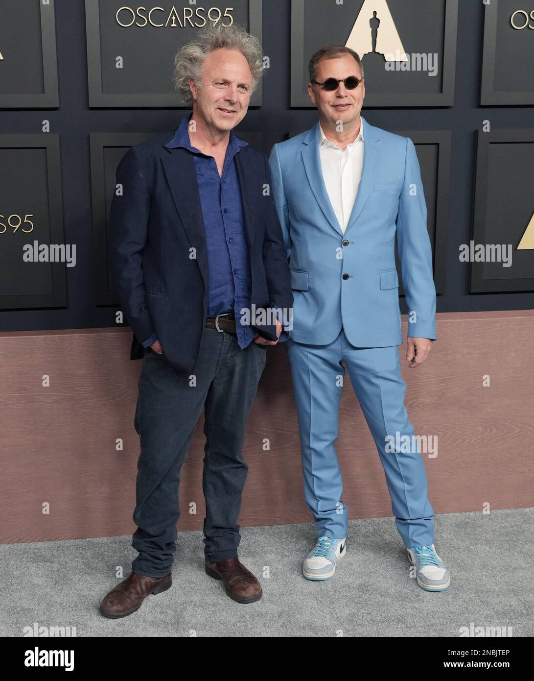 Los Angeles, Stati Uniti. 13th Feb, 2023. (L-R) Charlie Mackesy e Matthew Freud arrivano al 95th° Oscar Nominees Luncheon annuale tenutosi al Beverly Hilton di Beverly Hills, CA lunedì 13 febbraio 2023. (Foto di Sthanlee B. Mirador/Sipa USA) Credit: Sipa USA/Alamy Live News Foto Stock