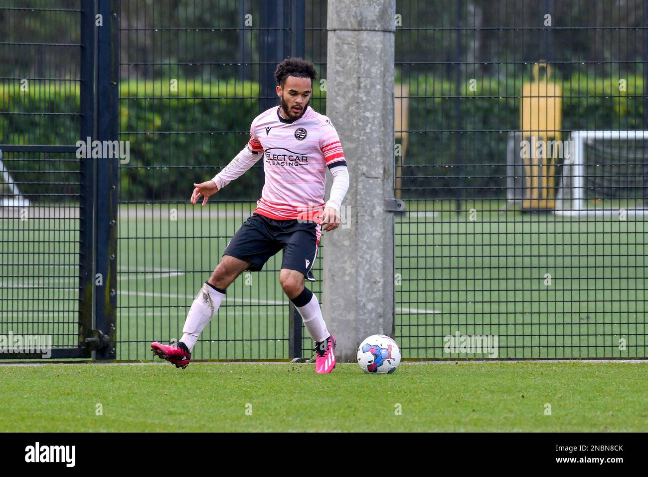 Swansea, Galles. 11 febbraio 2023. Kyle Daniel-Spray di Reading in azione durante il gioco della Lega di sviluppo professionale Under 18 tra Swansea City e Reading alla Swansea City Academy di Swansea, Galles, Regno Unito, il 11 febbraio 2023. Credit: Duncan Thomas/Majestic Media. Foto Stock