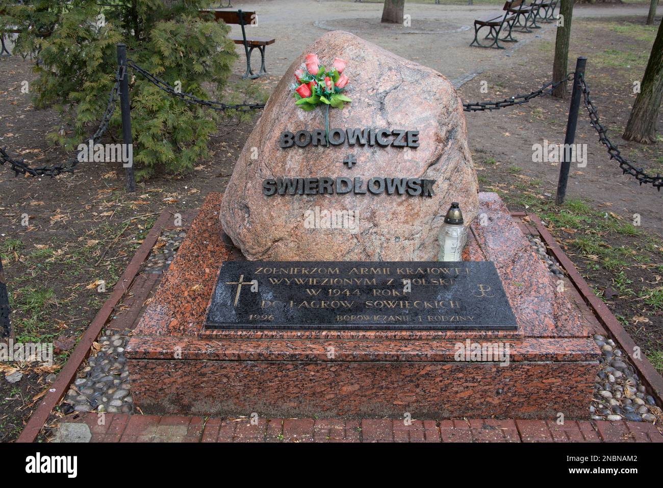 Memoriale alla memoria dei soldati dell'esercito domestico deportati ai gulag sovietici in Borowicze e in via di Skwer di Sverdlovsk Sybiraków Chłodna Varsavia Polonia Foto Stock