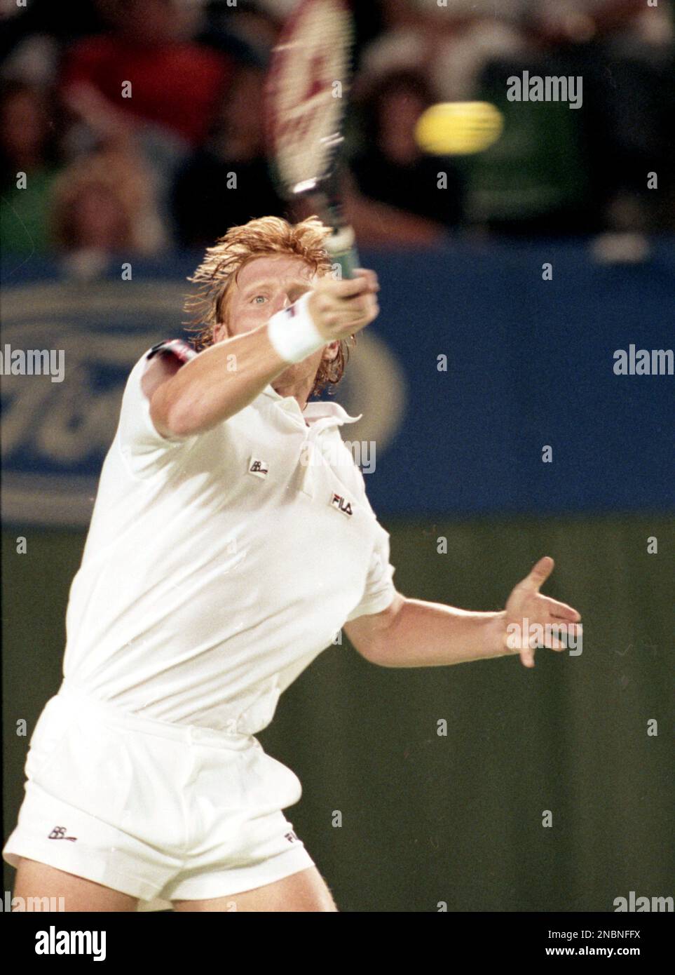 Australian Open Tennis Championships 1991 Boris Becker tenere d'occhio la palla Foto di Tony Henshaw Archive Foto Stock