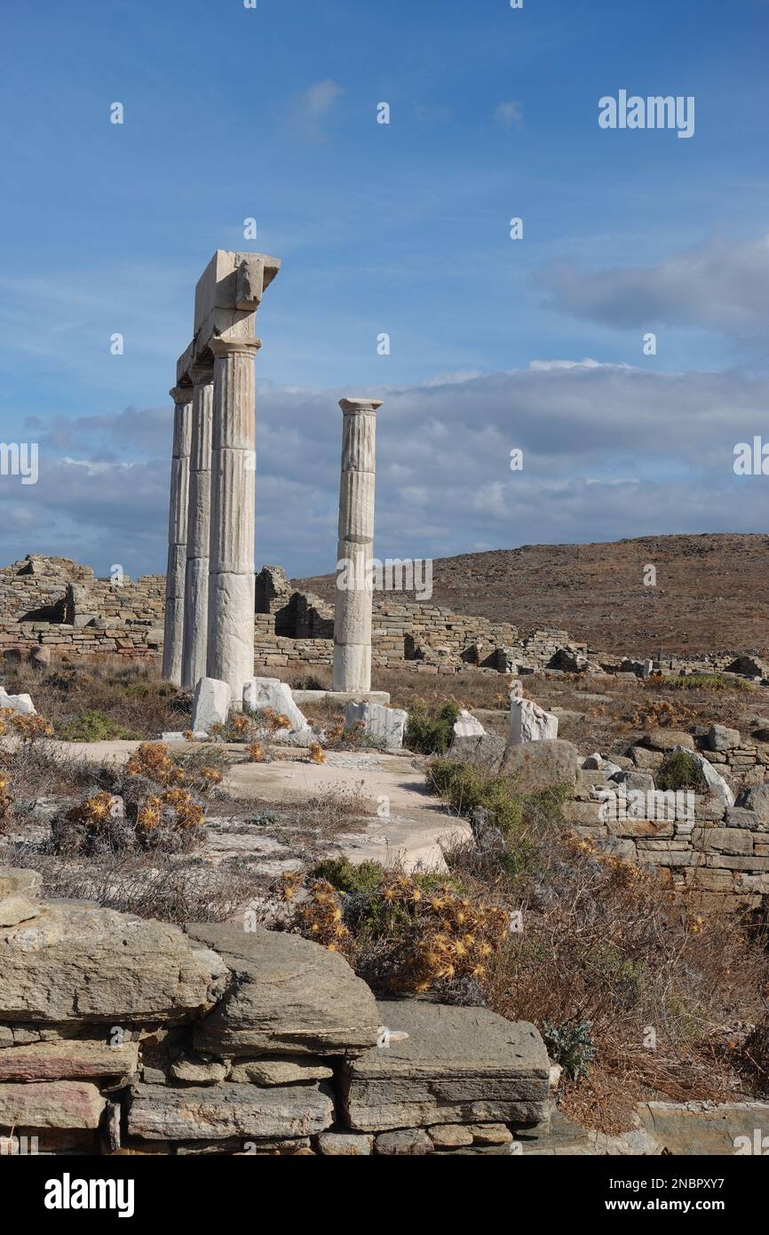 Antico tempio di Apollo sull'isola di Delo. Uno dei più importanti siti mitologici, storici e archeologici della Grecia. Foto Stock