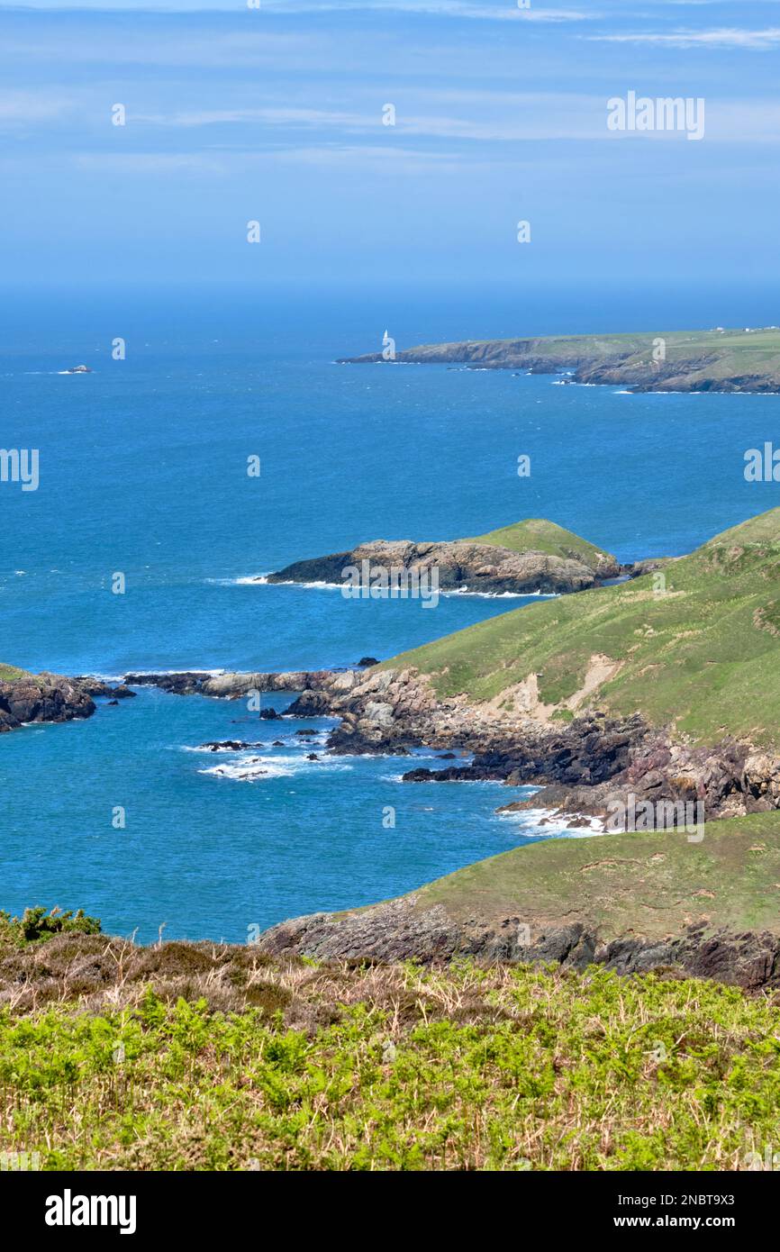 Vista su Dinas Bach da Mynnydd Anelog sulla penisola di Llyn lungo il Wales Coast Path Foto Stock