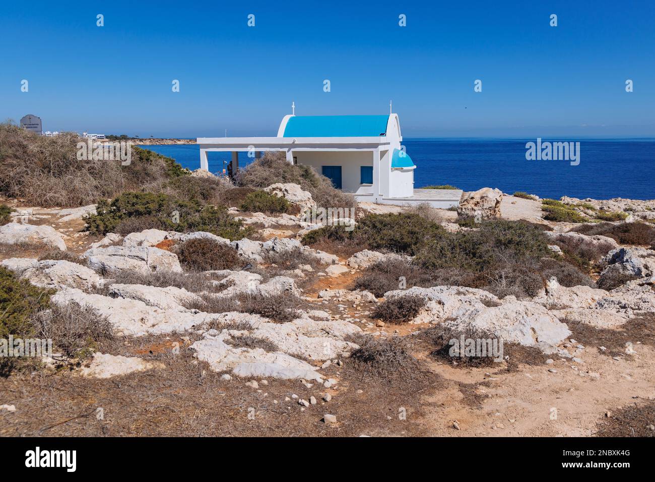 Piccola cappella ortodossa di Ayioi Anargyroi nel Parco Nazionale della Foresta di Capo Greco a Cipro Foto Stock