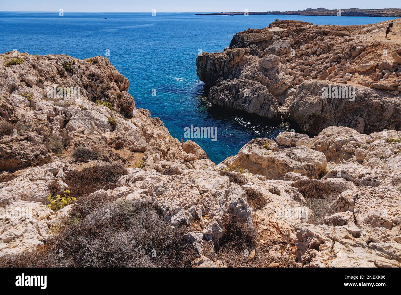 Riva del Mar Mediterraneo nel Parco Nazionale della Foresta di Capo Greco a Cipro Foto Stock