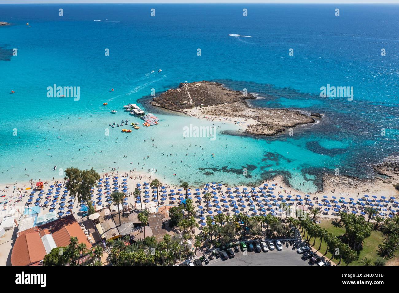 Isola di Nissi vicino alla spiaggia di Nissi in Ajia Napa resort nella campagna isola di Cipro Foto Stock