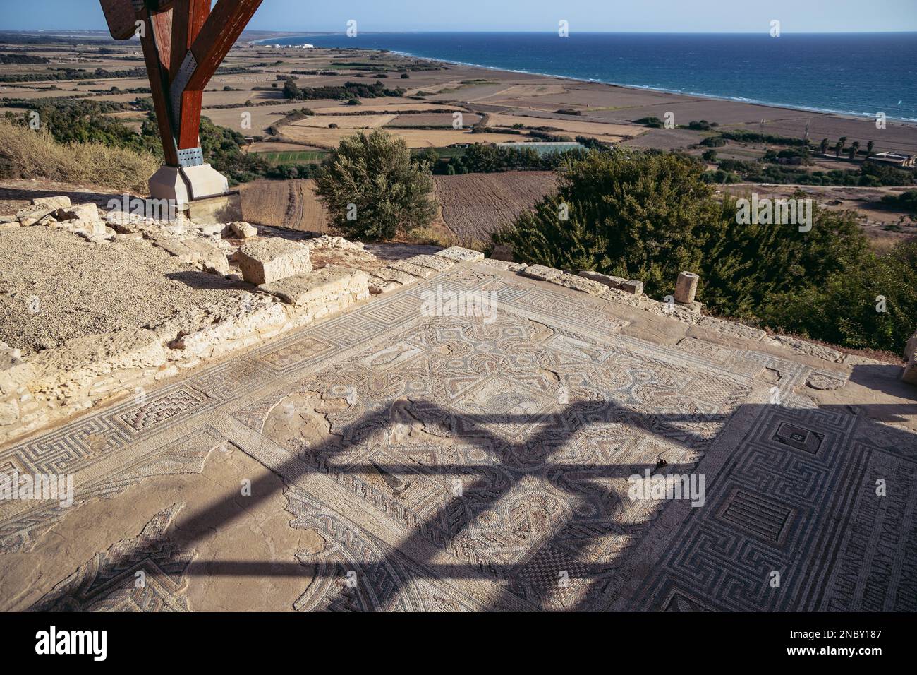 Mosaico in rovine di bagni e Casa di Eustolios in Kourion sito archeologico nel paese isola di Cipro Foto Stock