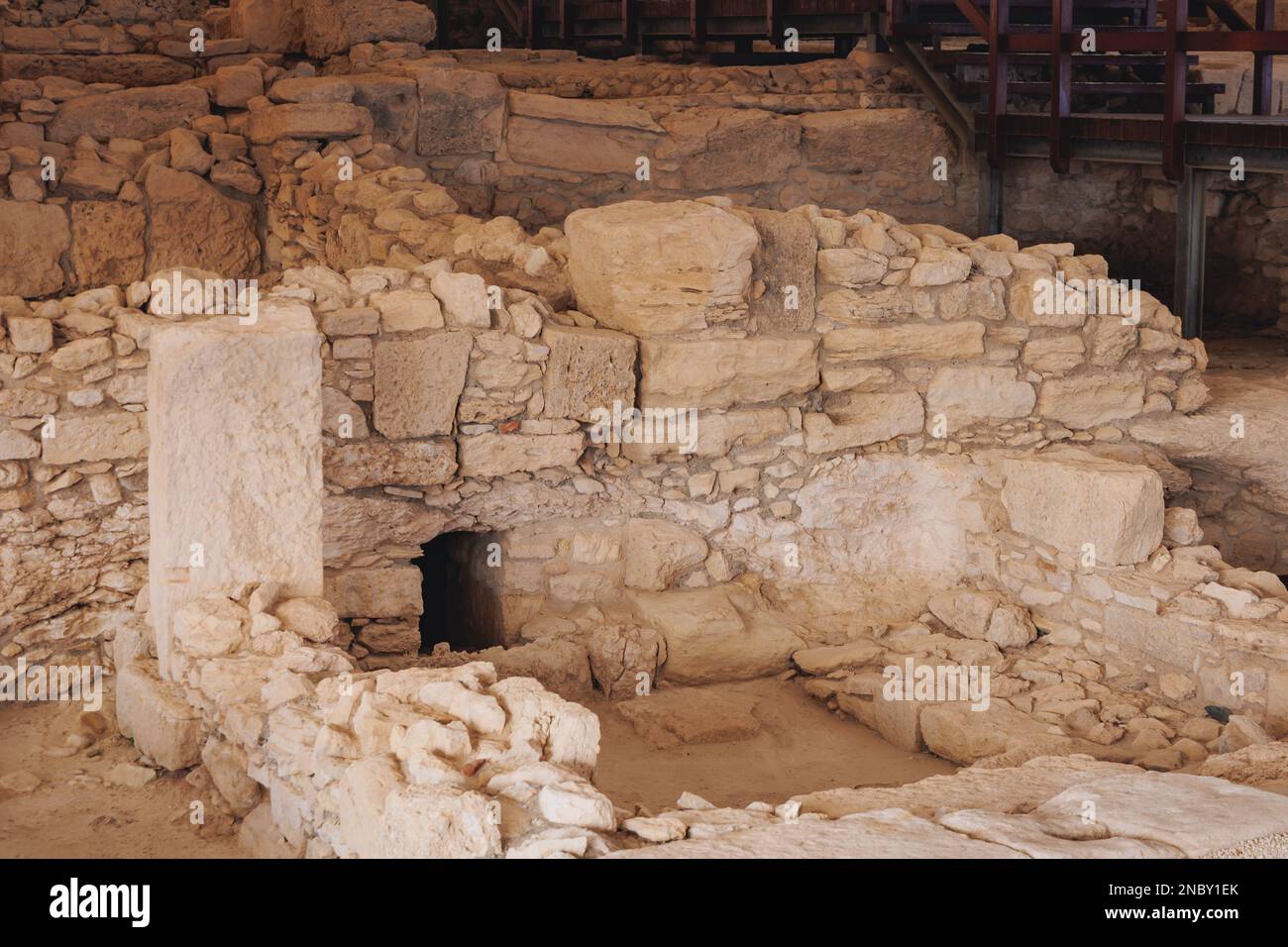 Rovine di bagni e Casa di Eustolios in Kourion sito archeologico nel paese isola di Cipro Foto Stock