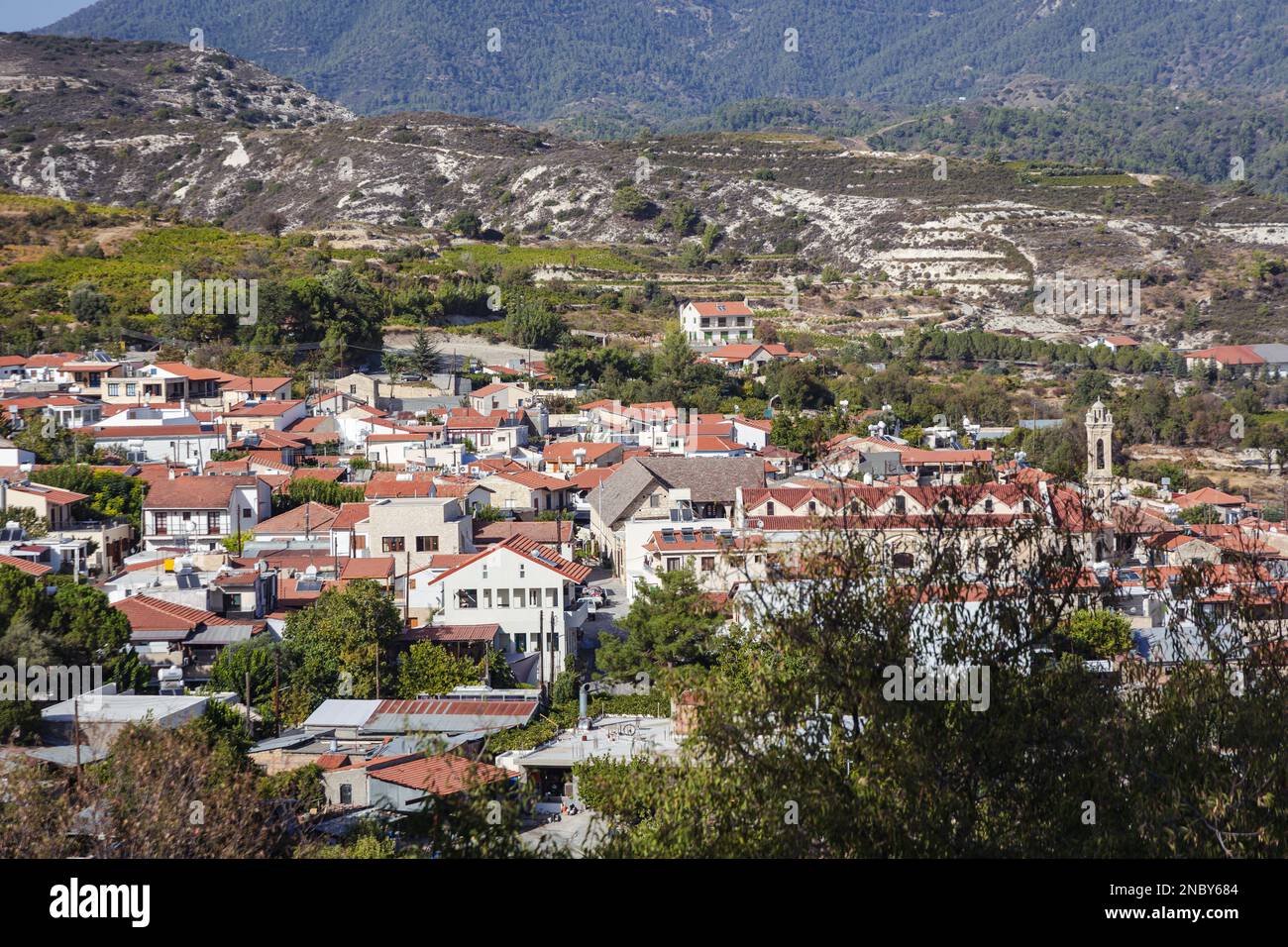 Omodos città in montagna Troodos sulla campagna isola di Cipro Foto Stock