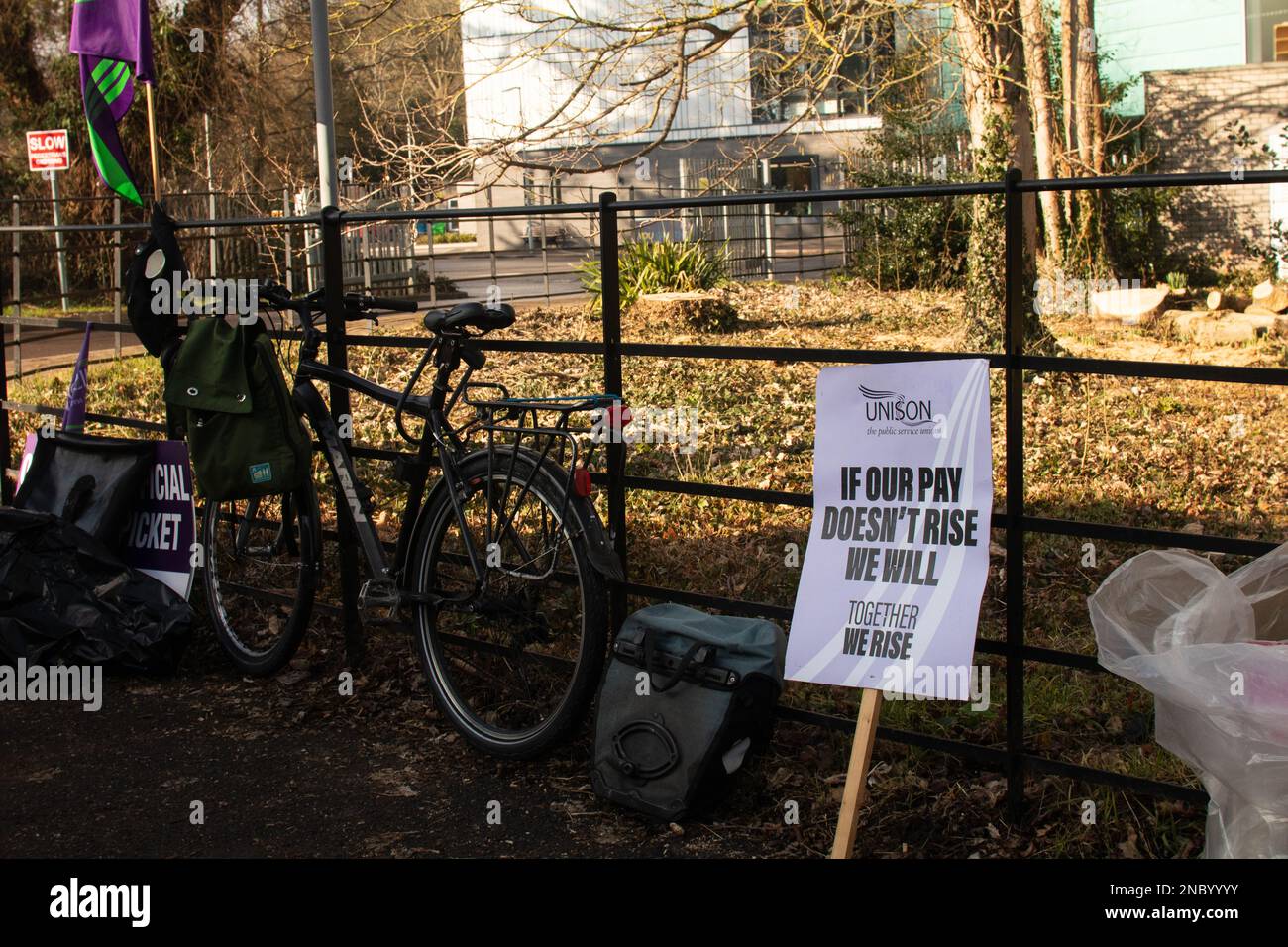 Bristol, Regno Unito, 14th febbraio 2023. Unison picket line fuori dal campus di Bower Ashton della University of West of England (UWE) Foto Stock