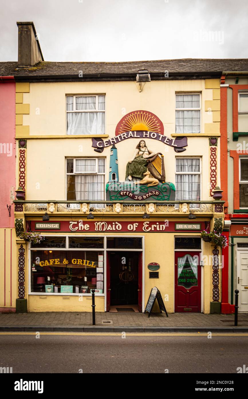 Colorati, edifici dipinti, negozi, Listowel, County Kerry, Irlanda Foto Stock