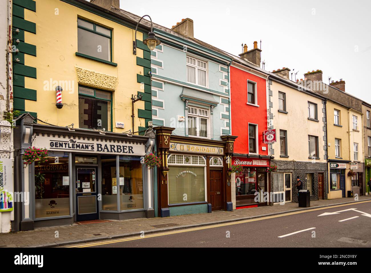 Colorati, edifici dipinti, negozi, Listowel, County Kerry, Irlanda Foto Stock
