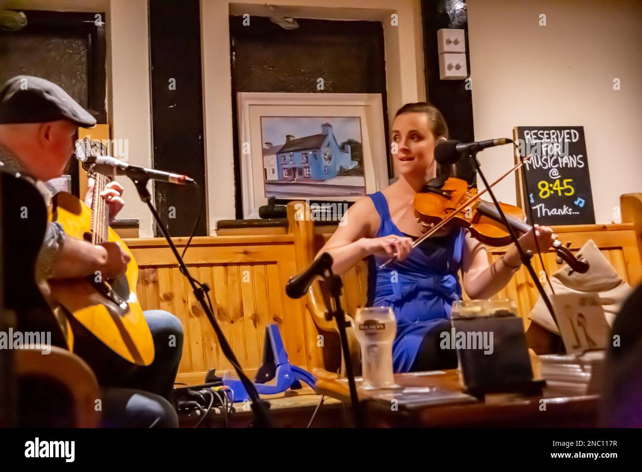 Contea di Kerry, Dingle, Irlanda, musicista Foto Stock