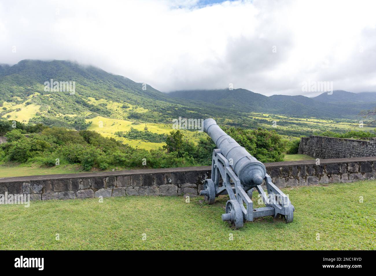 Cannone 17th ° secolo, Brimstone Hill Fortezza National Park, Sandy Point Town, St Kitts, St. Kitts e Nevis, piccole Antille, Caraibi Foto Stock