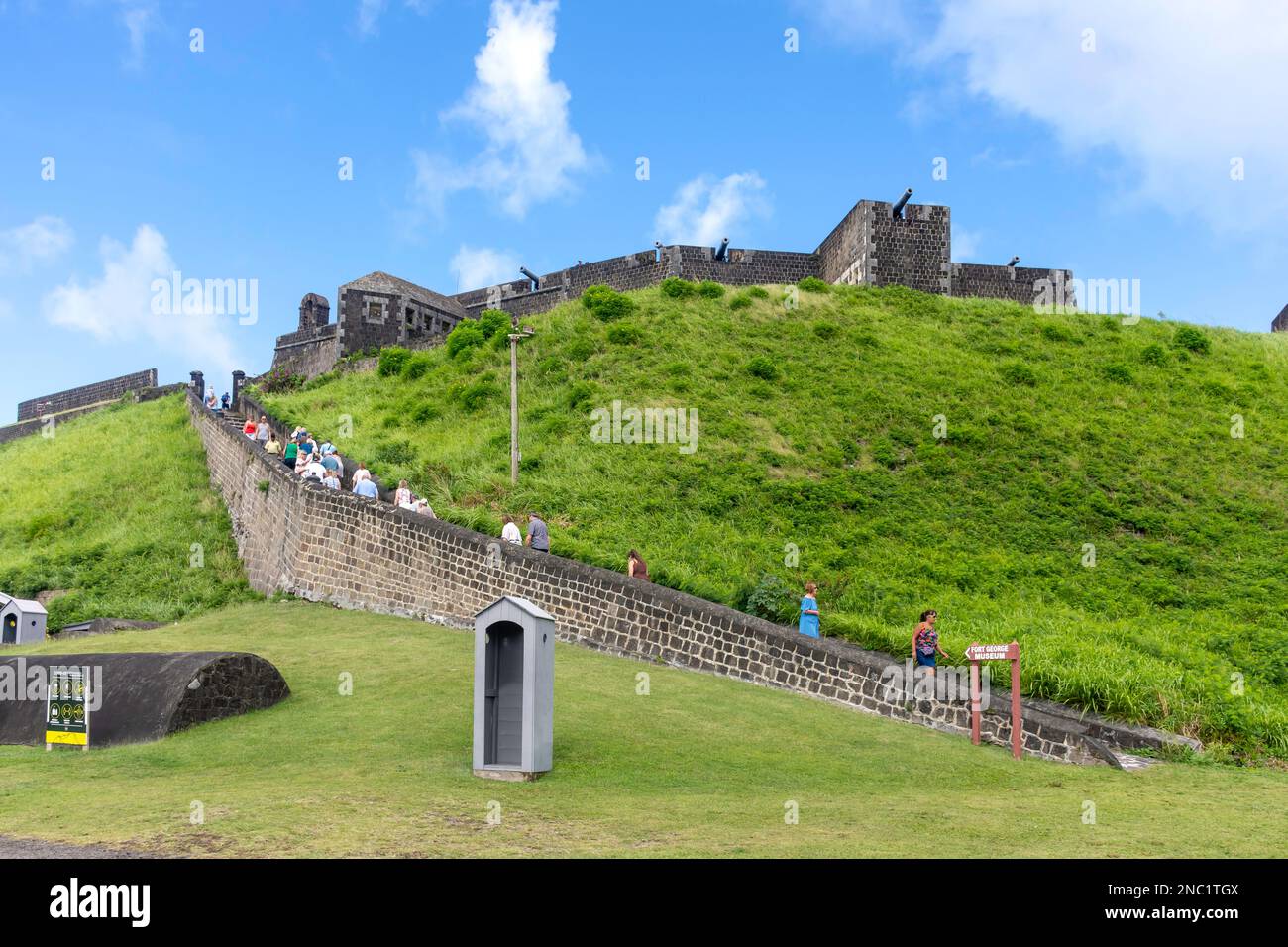 A pochi passi da Fort George Citadel, Brimstone Hill Fortress National Park, Sandy Point Town, St Kitts, St. Kitts e Nevis, piccole Antille, Caraibi Foto Stock