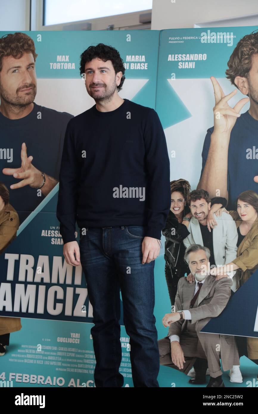 Photocall e conferenza stampa del nuovo film di Alessandro Siani tramite amicizia (attraverso amicizia) hanno partecipato ad una parte del cast composto da Matilde Gioli, Alessandro Siani e Max Tortora. La conferenza si è tenuta all'Hotel Vesuvio di Napoli. (Foto di Arianna di Micco/Pacific Press/Sipa USA) Foto Stock