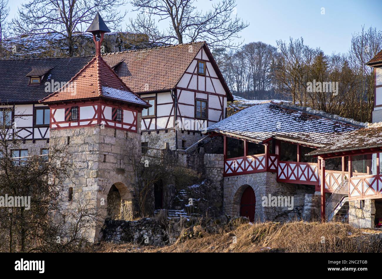 Dorf Gundelfingen im tal der Großen Lauter bei Münsingen, Schwäbische Alb, Baden-Württemberg, Deutschland, Europa. Villaggio di Gundelfingen nel vall Foto Stock