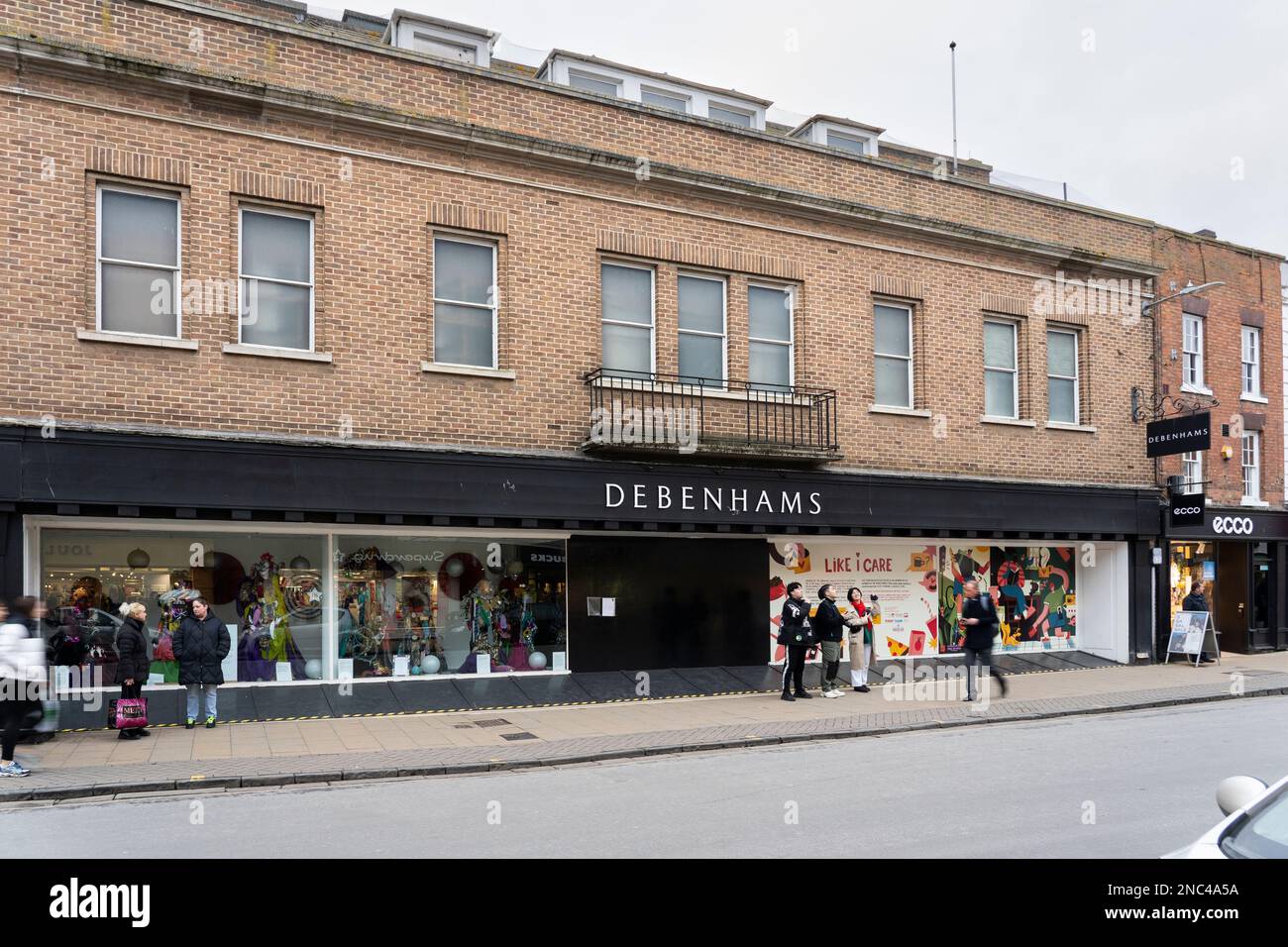 L'ex sito del grande magazzino Debenhams rimane vuoto sulla High Street a Stratford Upon Avon, Inghilterra. Gen 2023. Concetto: Morte di strada alta Foto Stock