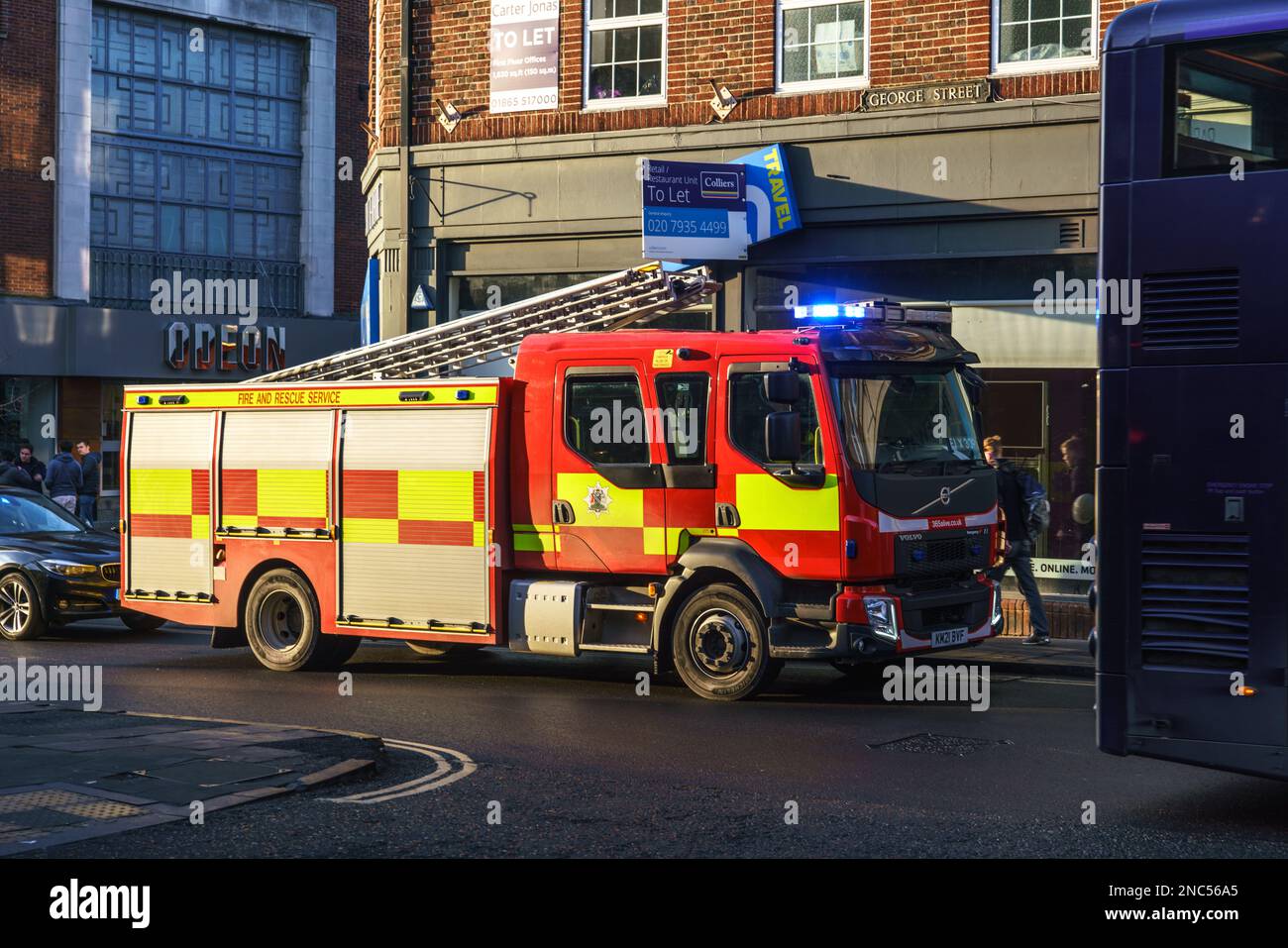 I vigili del fuoco assistono a un incidente nel centro di Oxford. Foto Stock