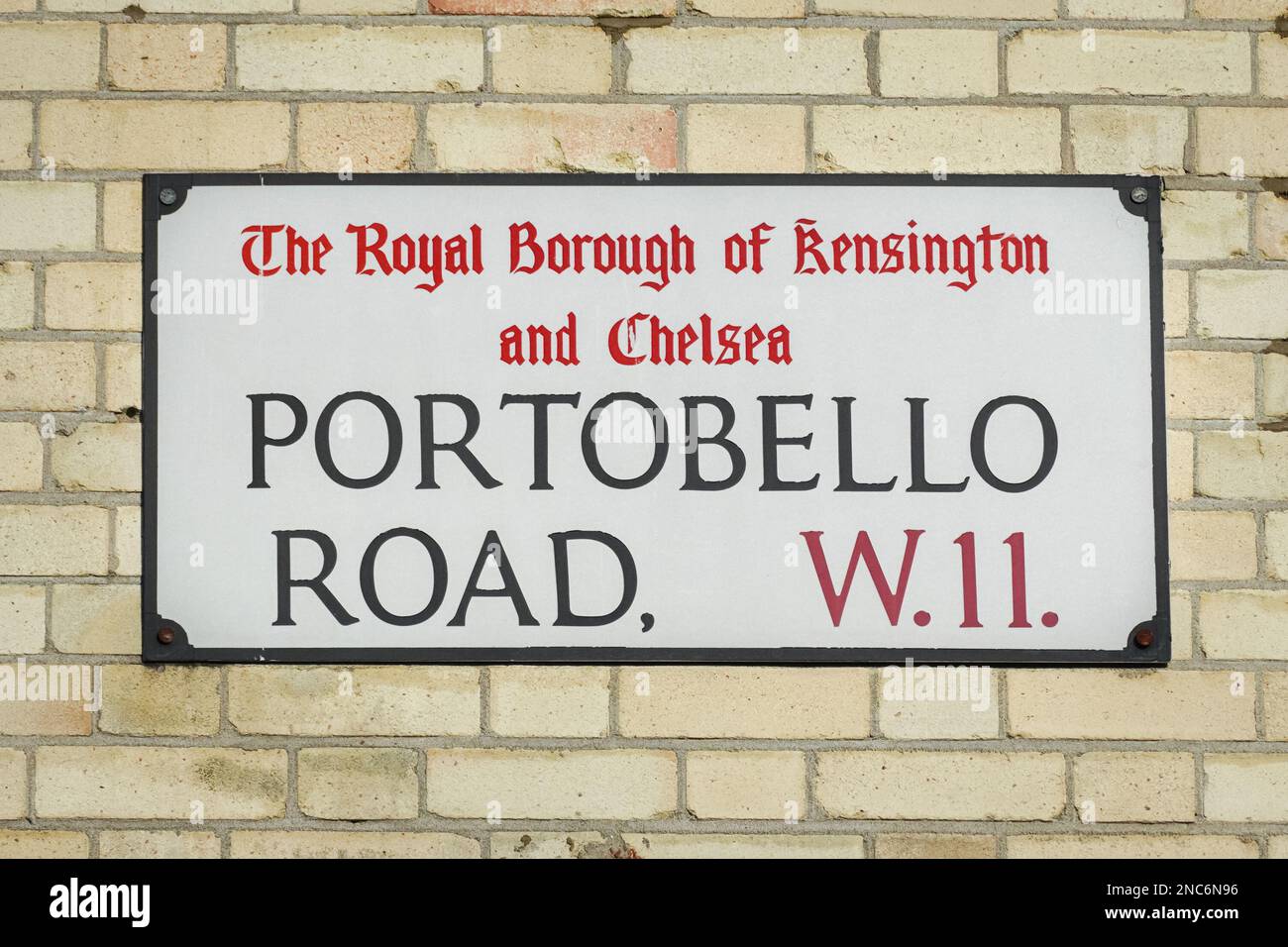 Portobello Road, cartello con il nome della strada a Londra Inghilterra Regno Unito Regno Unito Foto Stock