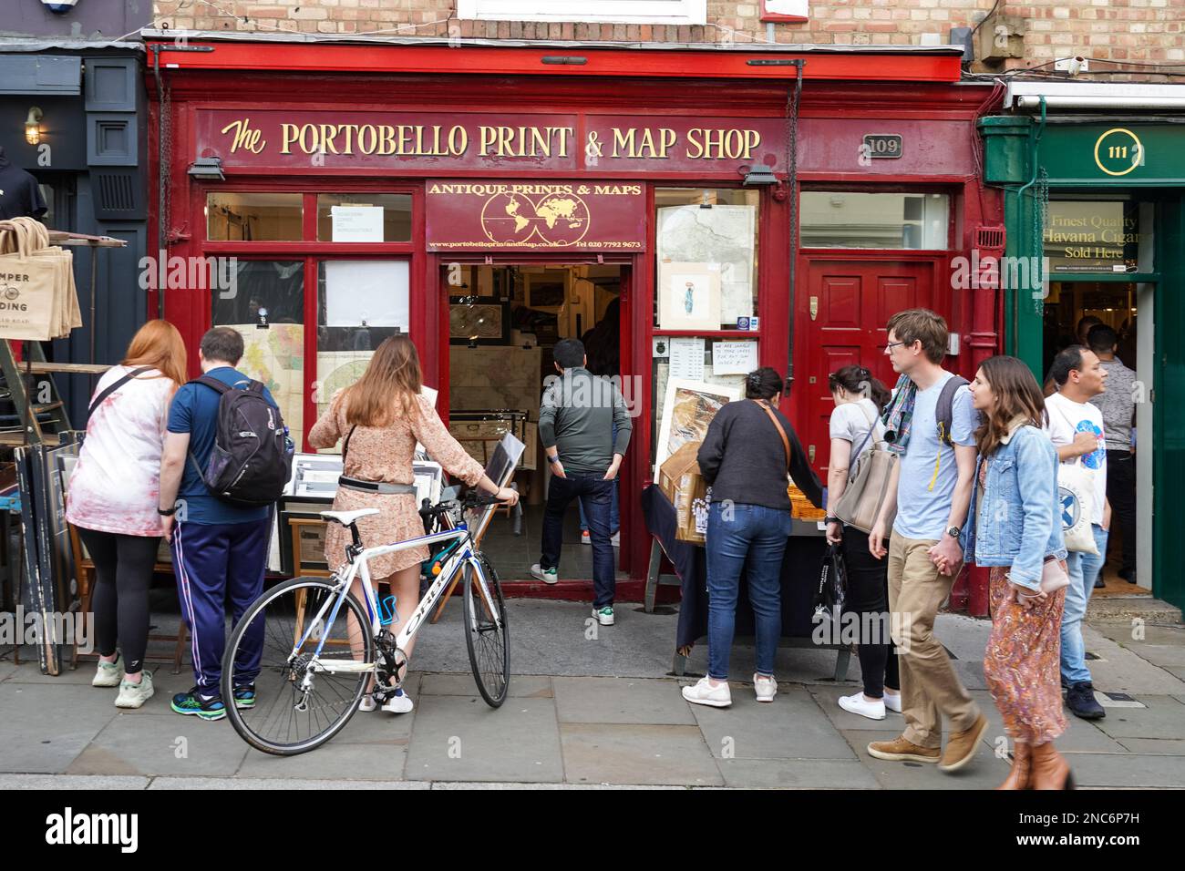 The Portobello Stampa & Mappa Shop in Portobello Road Market in Notting Hill, Londra Inghilterra Regno Unito Regno Unito Foto Stock