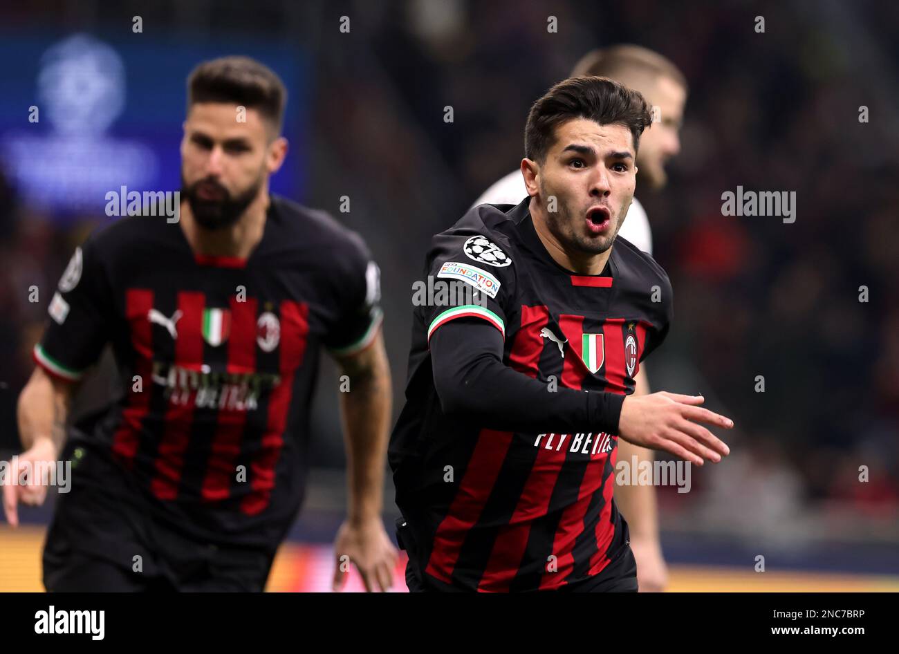 Il Brahim Diaz di AC Milan festeggia il primo gol della partita durante il round della UEFA Champions League di sedici partite della prima tappa allo stadio San Siro di Milano. Data immagine: Martedì 14 febbraio 2023. Foto Stock