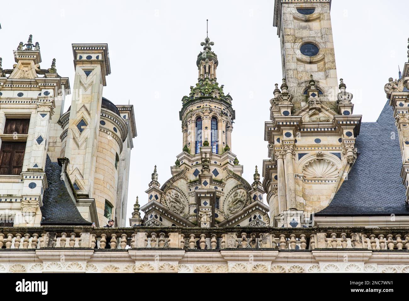 Chambord, Francia - 30 2022 dicembre: Il camino decorativo nel castello di Chambord Foto Stock