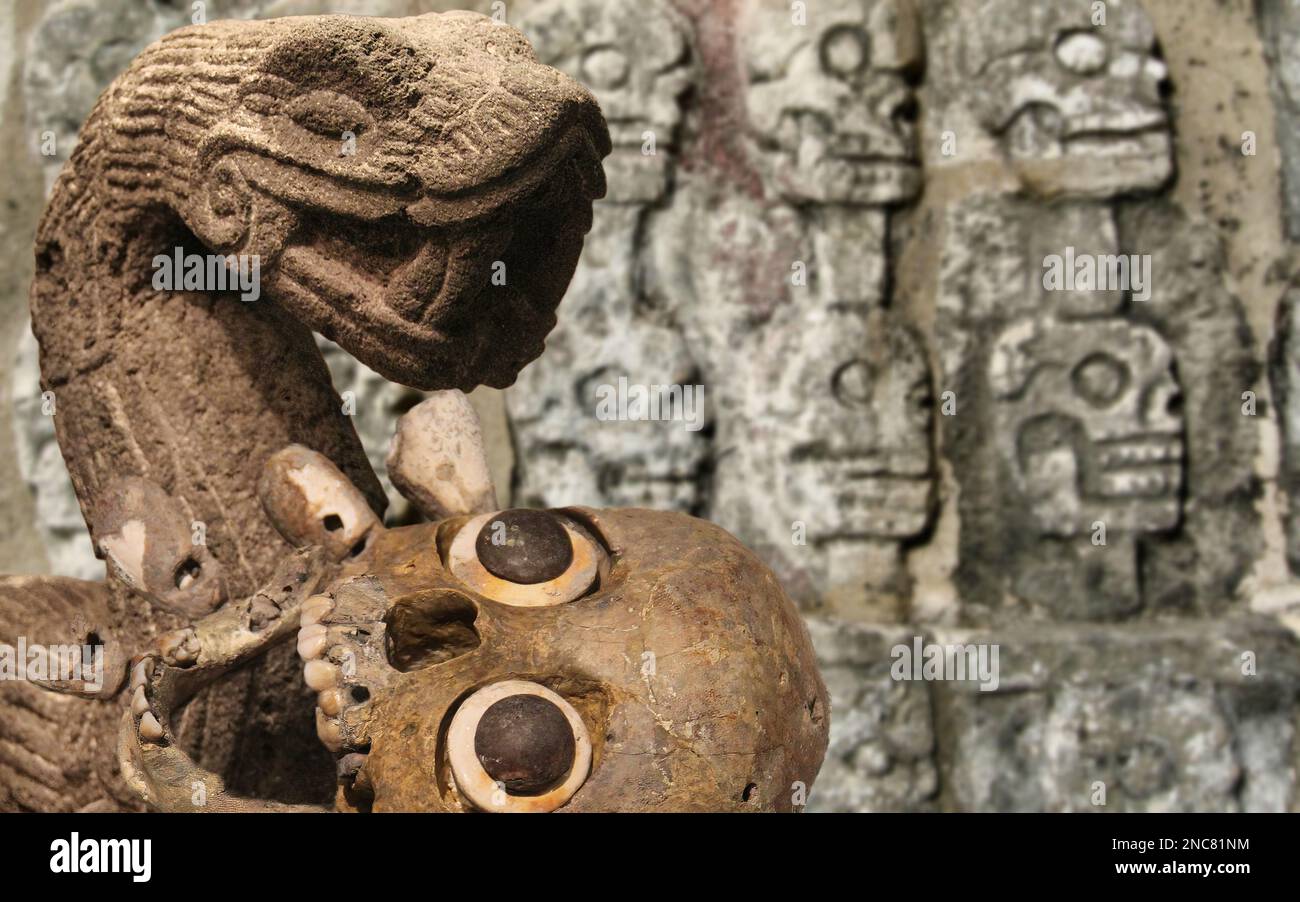 A Chichen Itza si tennero cerimonie religiose che erano molto importanti per i Maya e includevano sacrifici umani come offerte agli dei. Foto Stock