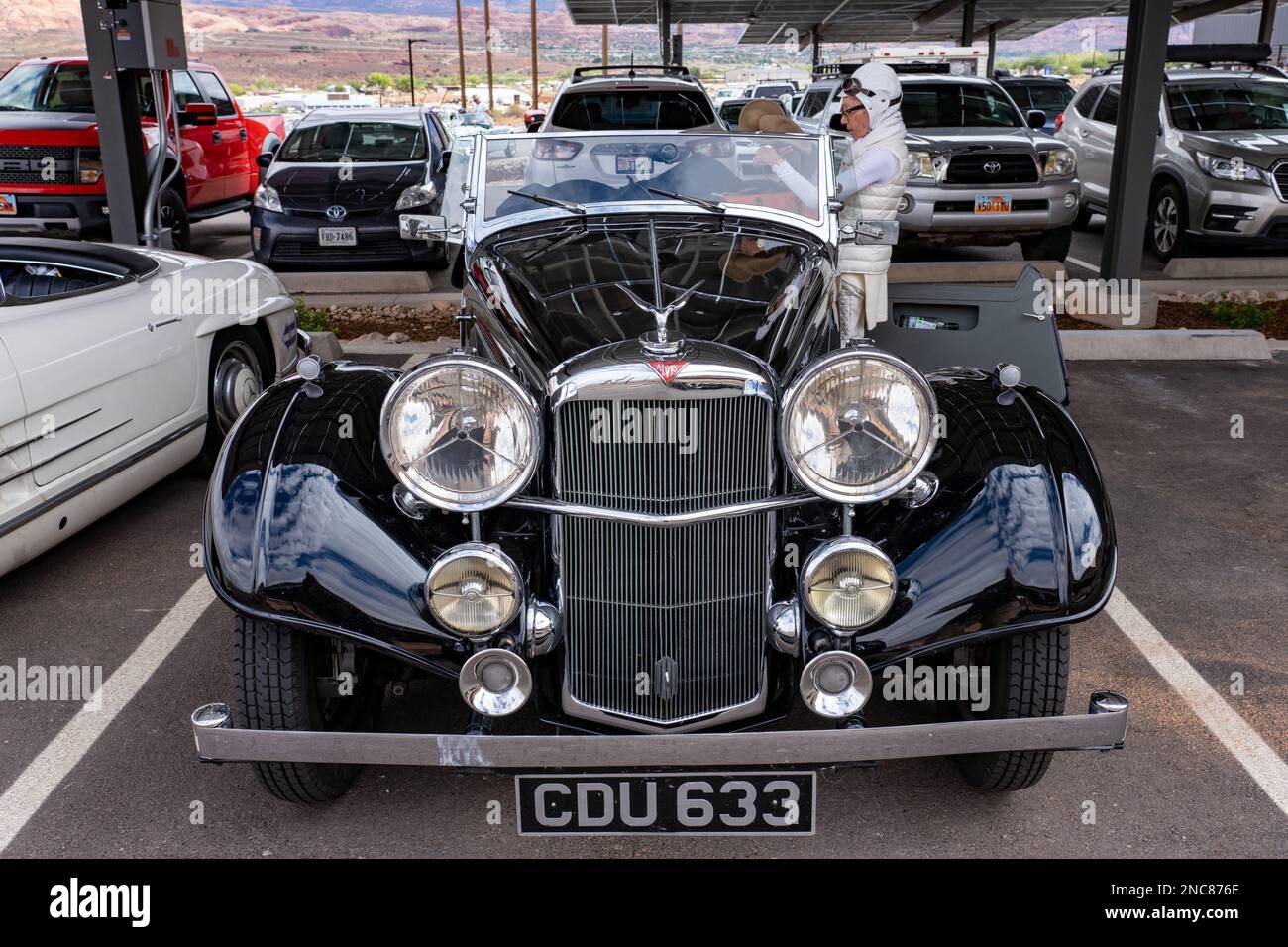 Un'auto d'epoca Vanden Plas Tourer da 1937 litri realizzata in Inghilterra, Alvis 4,3, nel rally Colorado Grand Road. Foto Stock