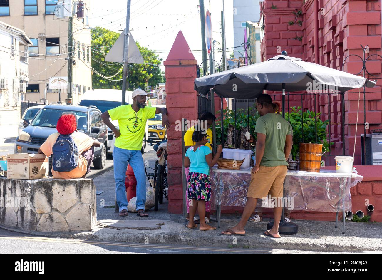 Bancarella di cibo e bevande di strada, Temple Street, St John's, Antigua, Antigua e Barbuda, Antille minori, Caraibi, Caraibi Foto Stock