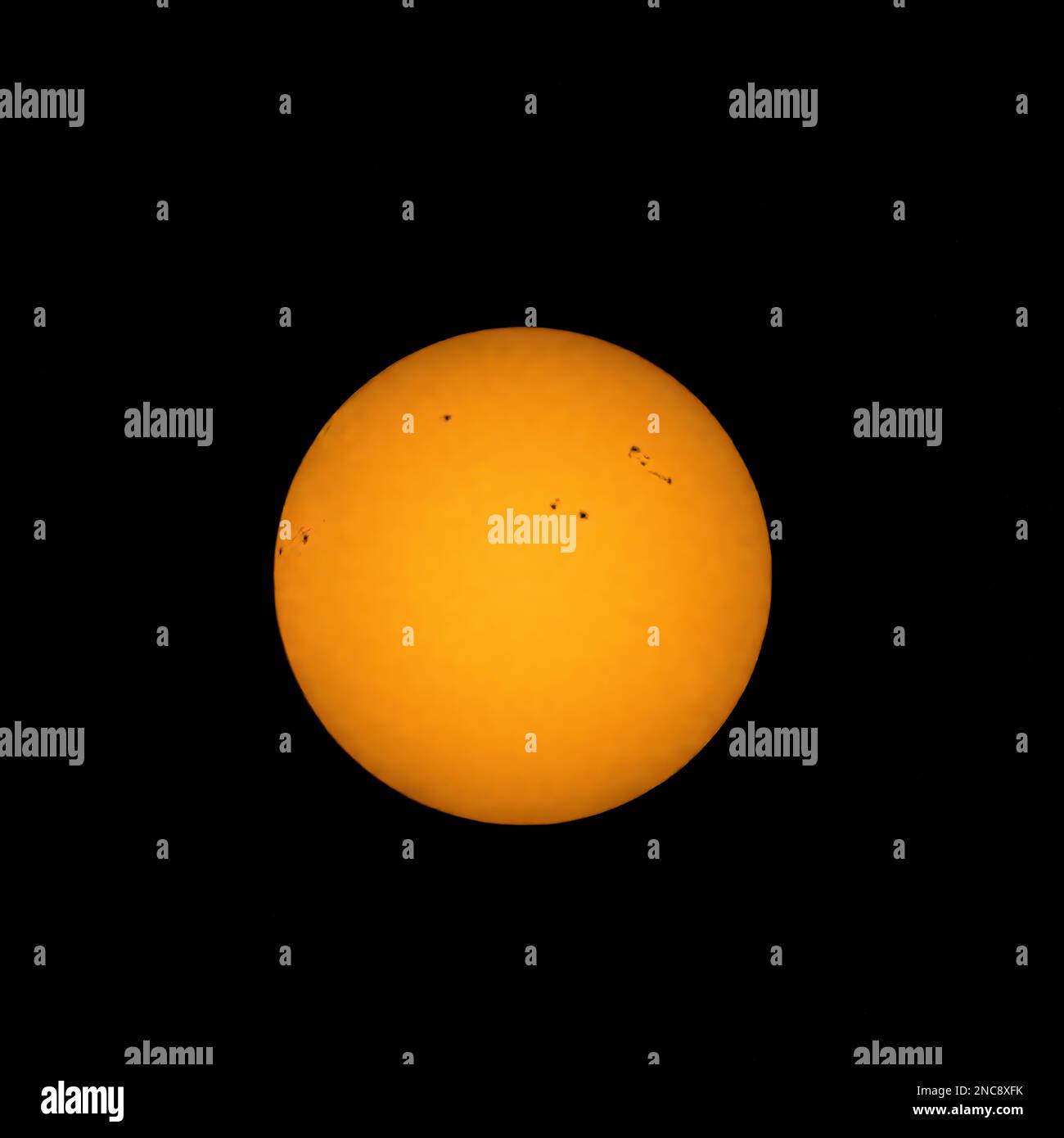 Il sole che mostra i punti solari Foto Stock