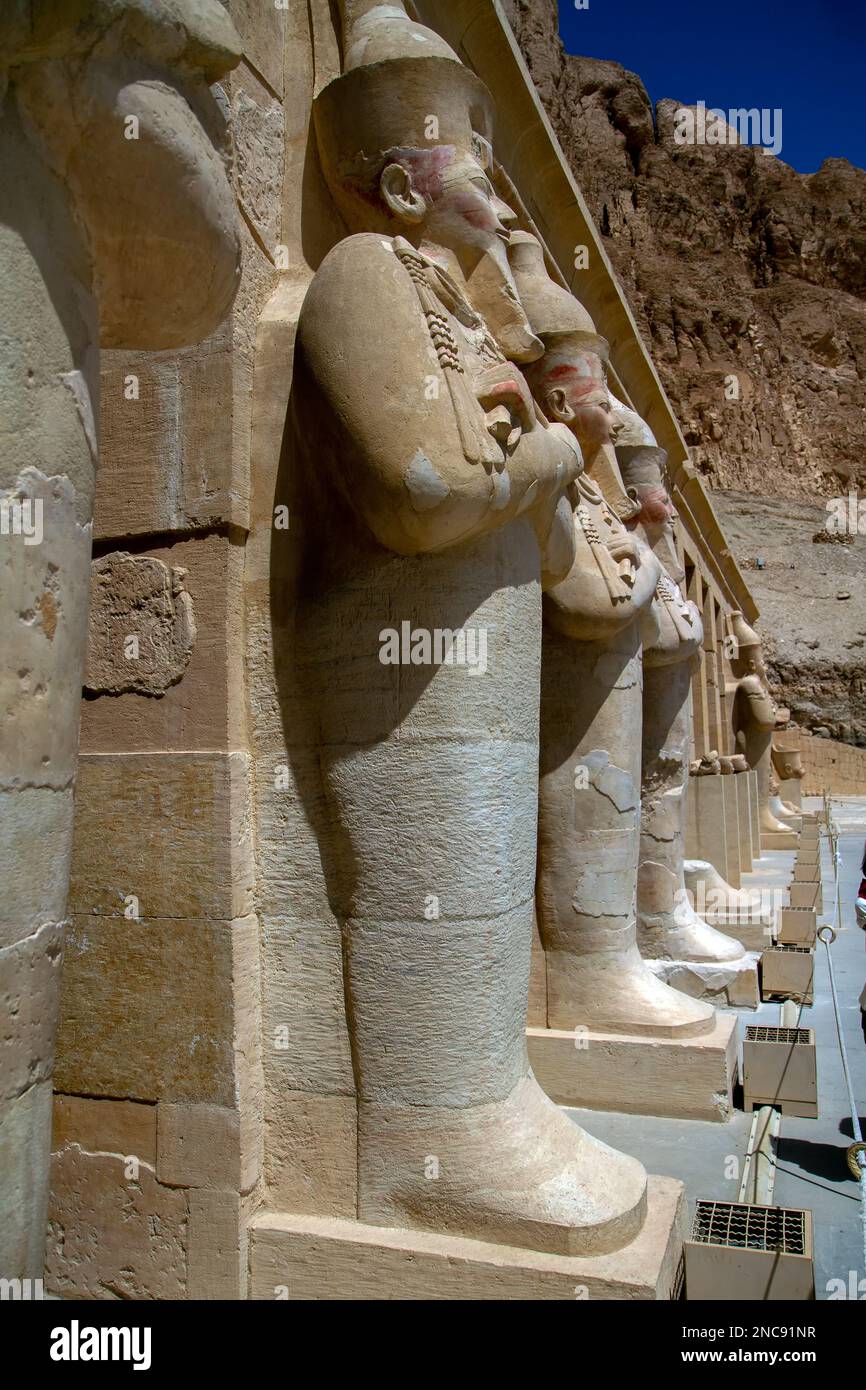 Valle delle Regine, Luxor, Egitto. Tempio mortuario della regina Hatshepsut, 26th marzo 2013. DavidSmith/AlamyContributor Foto Stock