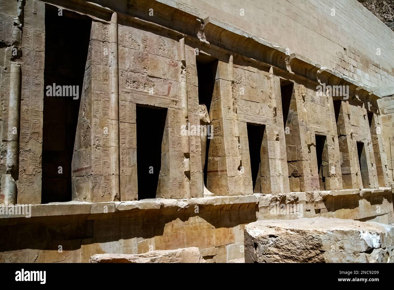 Valle delle Regine, Luxor, Egitto. Tempio mortuario della regina Hatshepsut, 26th marzo 2013. DavidSmith/AlamyContributor Foto Stock