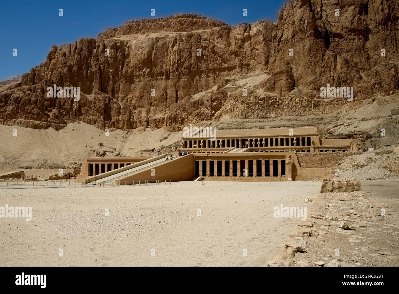 Valle delle Regine, Luxor, Egitto. Tempio mortuario della regina Hatshepsut, a Deir el Bahri, 26th marzo 2013. DavidSmith/AlamyContributor Foto Stock