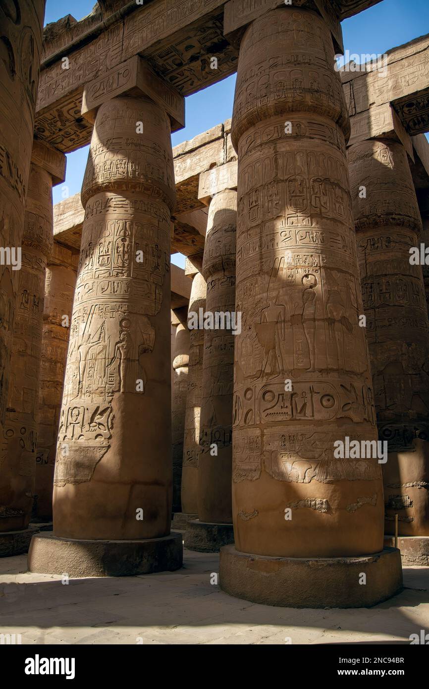 Luxor, Egitto. Il complesso del Tempio di Karnak, comunemente noto come Karnak, comprende un vasto mix di templi decadenti dell'antico Egitto. 26th marzo 2013. Foto Stock