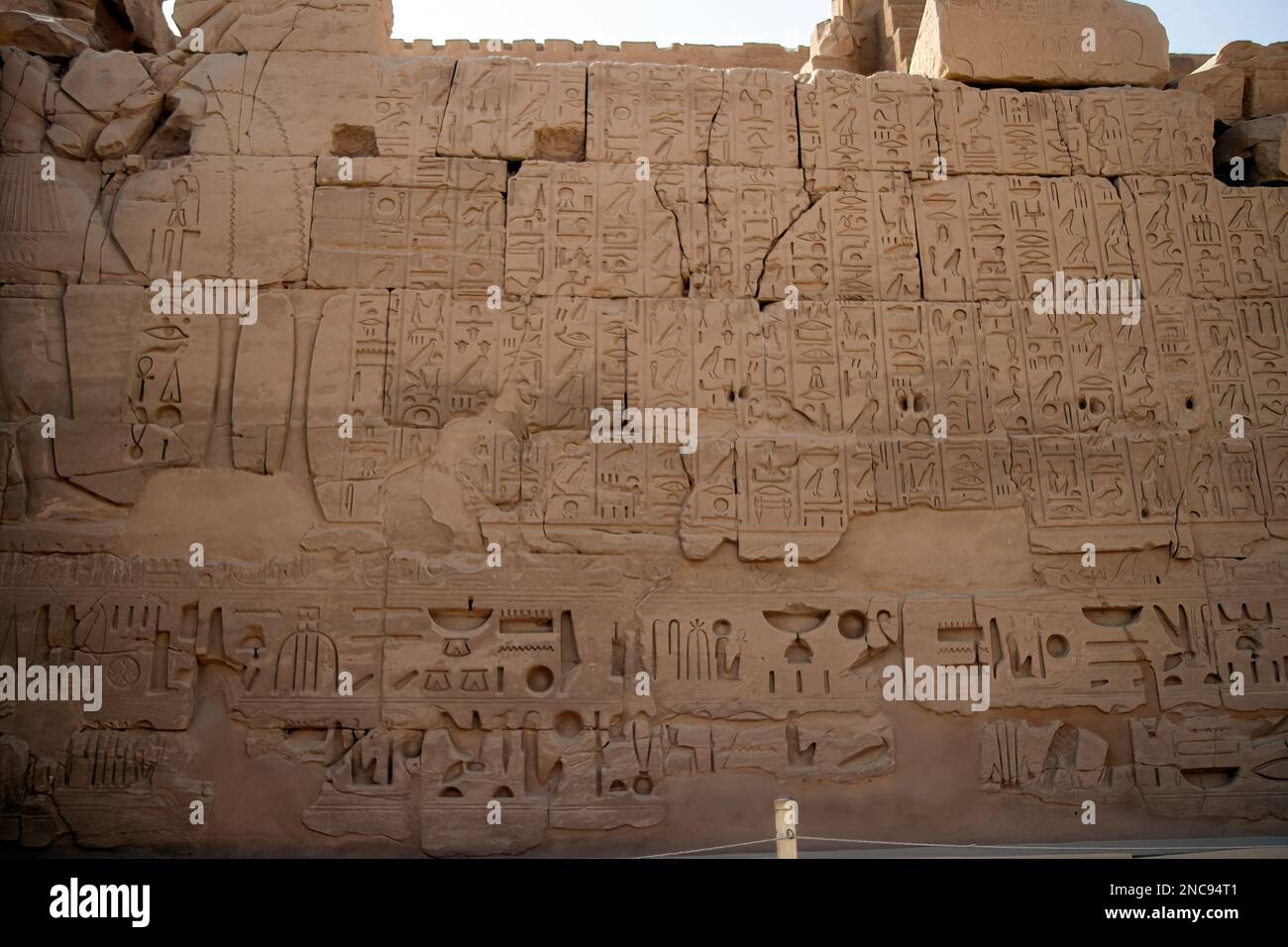 Luxor, Egitto. Il complesso del Tempio di Karnak, comunemente noto come Karnak, comprende un vasto mix di templi decadenti, 26th marzo 2013. Foto Stock
