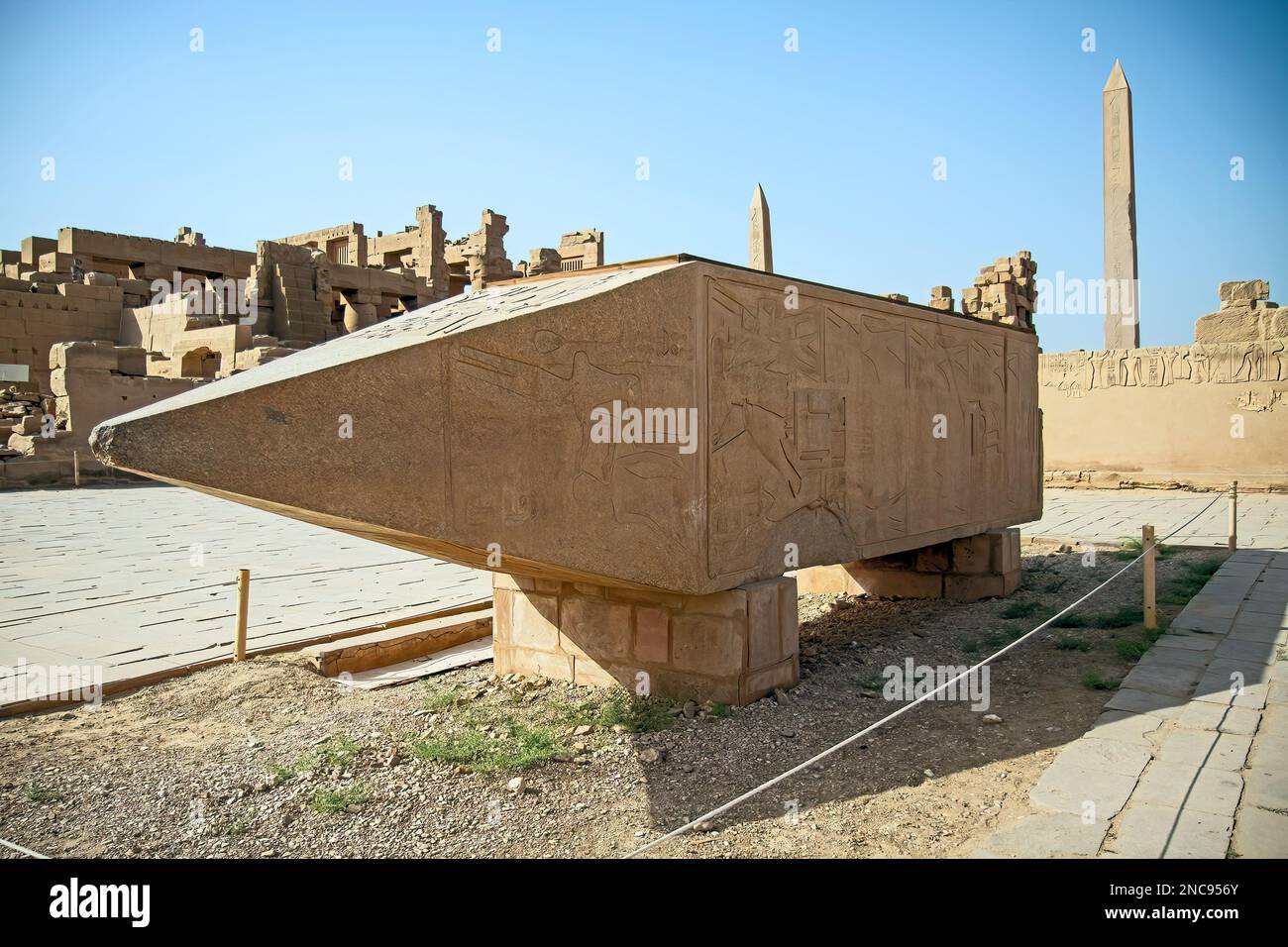Luxor, Egitto. Il complesso del Tempio di Karnak, comunemente noto come Karnak, comprende un vasto mix di templi decadenti. 26th marzo 2013. Foto Stock