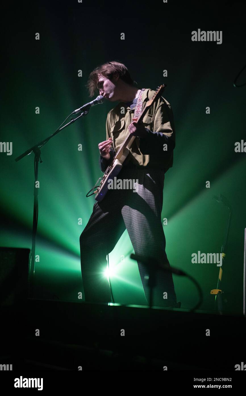 Stone, una band post punk britannica di Liverpool che si esibisce dal vivo mentre apre per i Kooks a Berlino, Germania Foto Stock