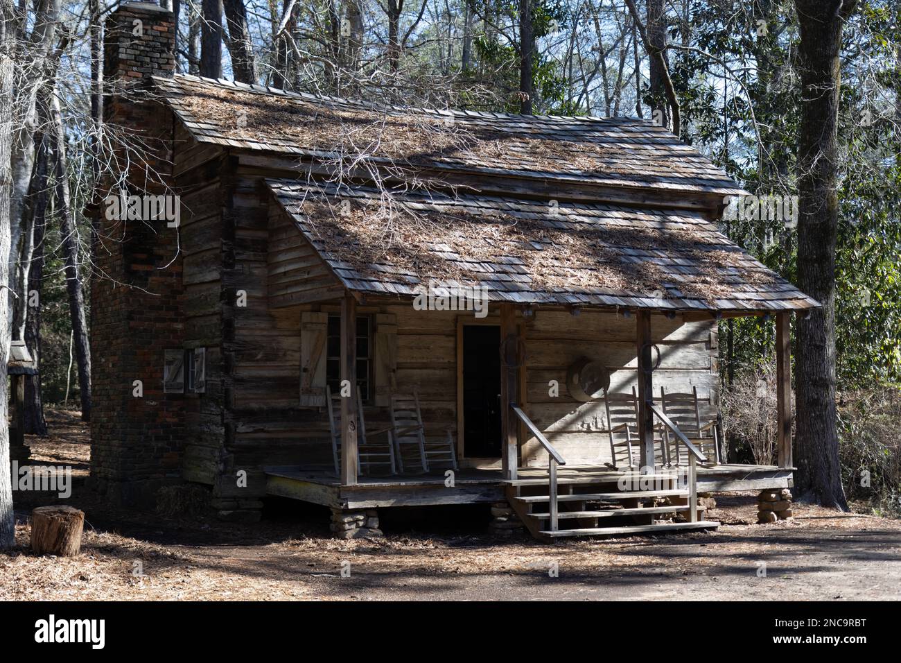 Una vecchia cabina rustica degli inizi del 19th ° secolo, era della guerra civile in Callaway Gardens, Georgia Foto Stock