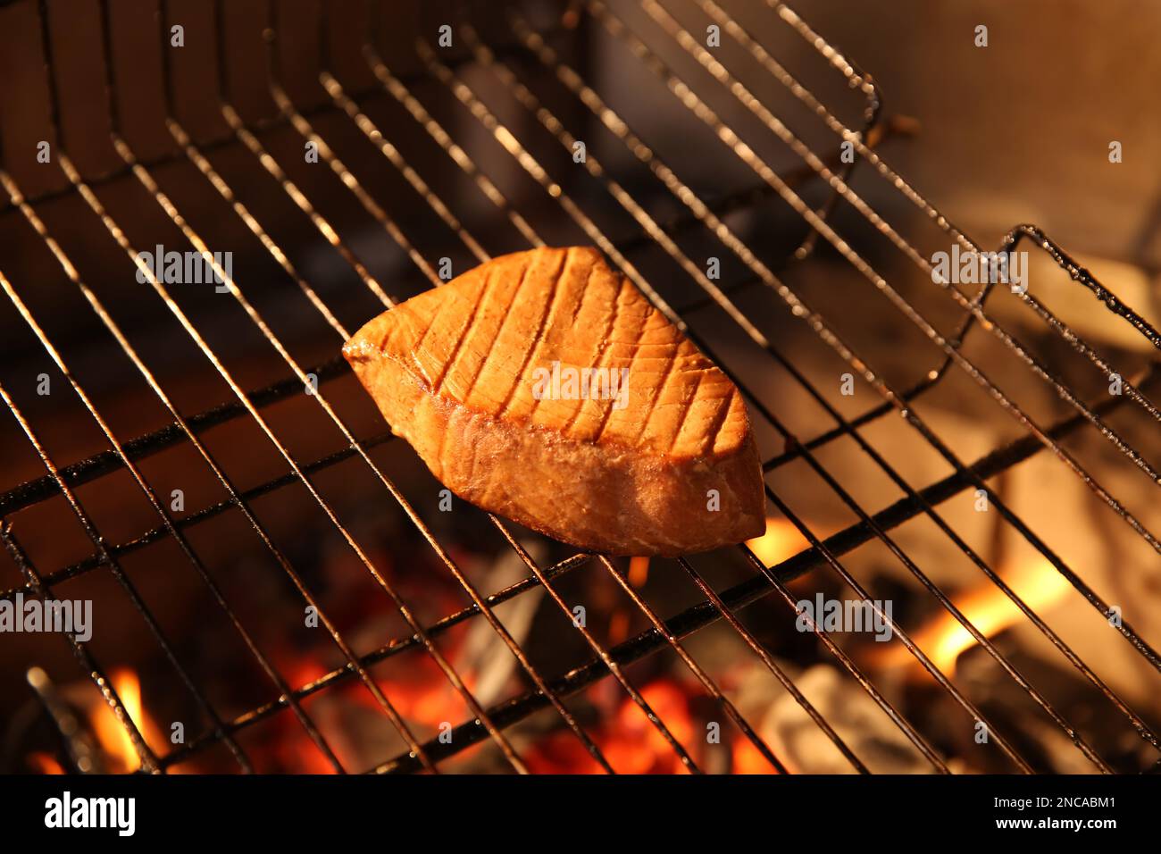 Cestello grigliato con tonno in forno, primo piano Foto Stock