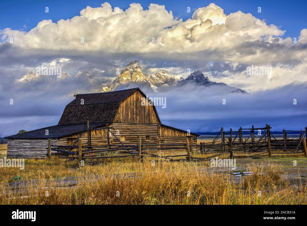 Storico Moulton Barn su Mormon Row al Grand Teton National Park, Jackson, Wyoming, USA Foto Stock