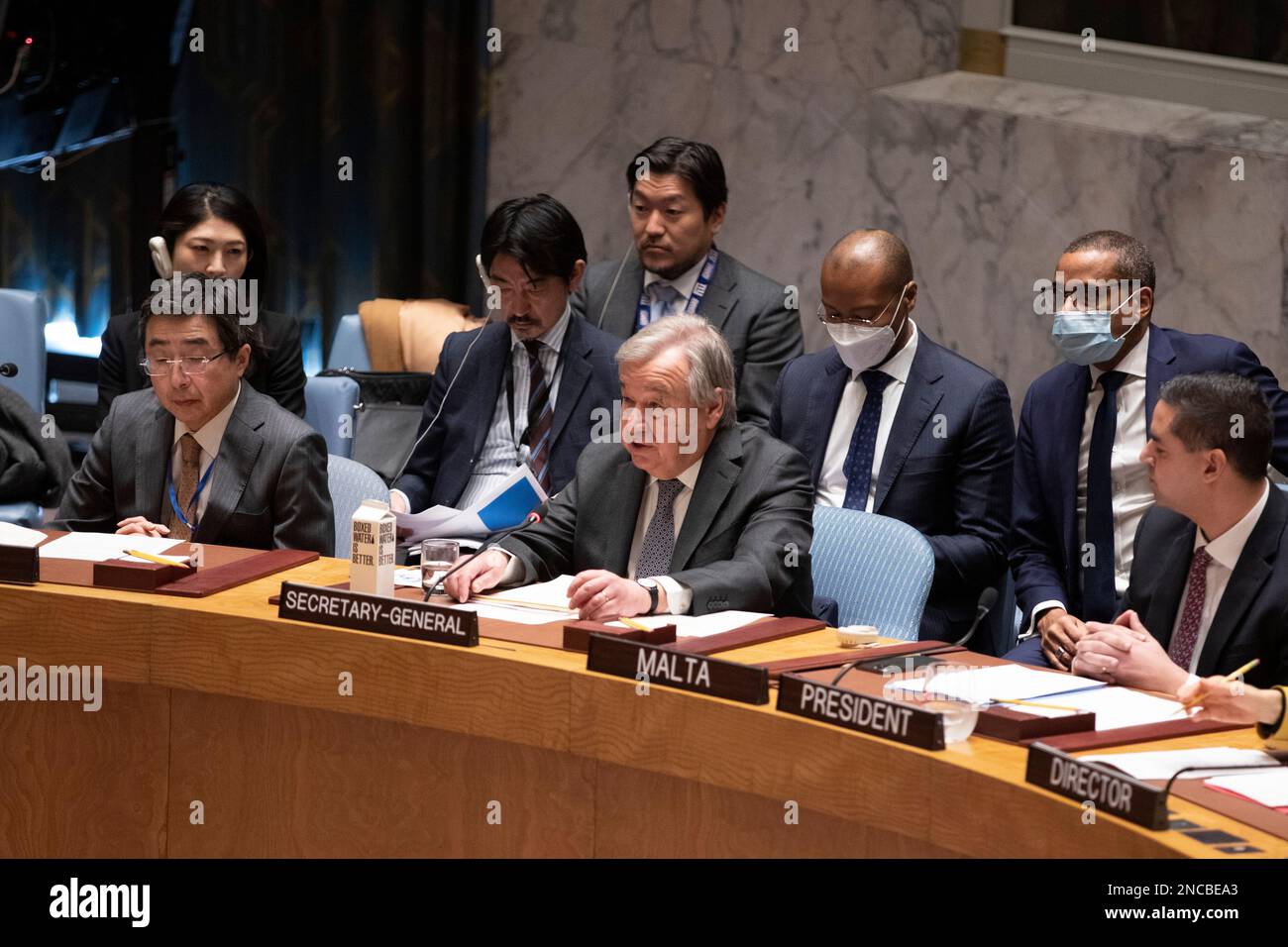 (230214) -- NAZIONI UNITE, 14 febbraio 2023 (Xinhua) -- il Segretario generale delle Nazioni Unite Antonio Guterres (C, Front) interviene in occasione di un dibattito del Consiglio di sicurezza sul tema "l'aumento del livello del mare: Implicazioni per la pace e la sicurezza internazionali" presso la sede centrale delle Nazioni Unite a New York, il 14 febbraio 2023. Guterres martedì ha affermato che la crisi climatica è la causa principale dell'aumento dei mari e ha esortato la comunità internazionale ad intraprendere un'azione più concertata per ridurre le emissioni e garantire la giustizia climatica. (Xinhua/Xie e) Foto Stock (230214) -- NAZIONI UNITE, 14 febbraio 2023 (Xinhua) -- il Segretario generale delle Nazioni Unite Antonio Guterres (C, Front) interviene in occasione di un dibattito del Consiglio di sicurezza sul tema "l'aumento del livello del mare: Implicazioni per la pace e la sicurezza internazionali" presso la sede centrale delle Nazioni Unite a New York, il 14 febbraio 2023. Guterres martedì ha affermato che la crisi climatica è la causa principale dell'aumento dei mari e ha esortato la comunità internazionale ad intraprendere un'azione più concertata per ridurre le emissioni e garantire la giustizia climatica. (Xinhua/Xie e) Foto Stock