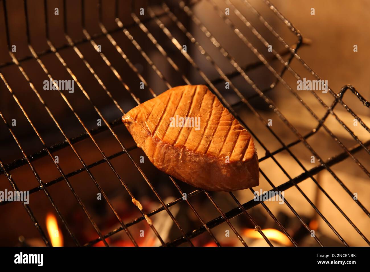 Cestello grigliato con tonno in forno, primo piano Foto Stock