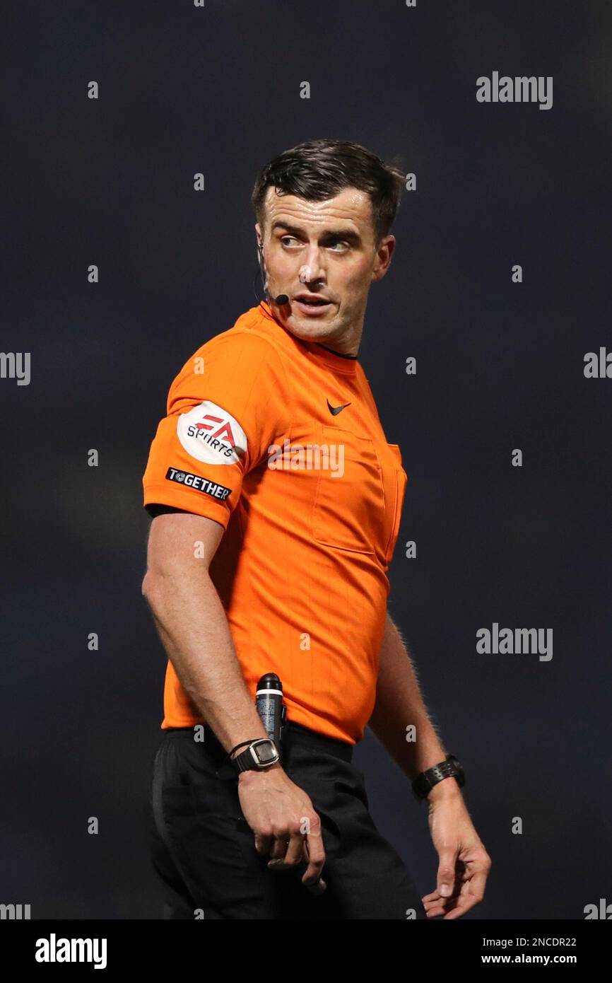 Arbitro della partita Craig Hicks durante la partita della Sky Bet League 2 tra Gillingham e Grimsby Town al MEMS Priestfield Stadium di Gillingham martedì 14th febbraio 2023. (Foto: Tom West | NOTIZIE MI) Credit: NOTIZIE MI & Sport /Alamy Live News Foto Stock