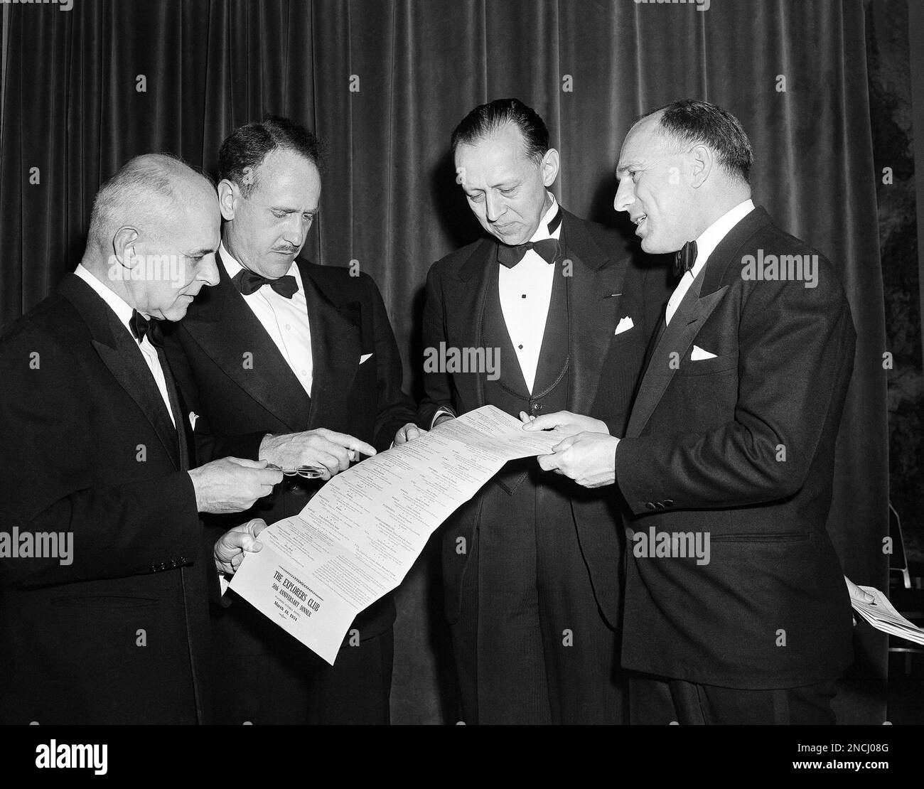 Guests of honor at the 50th Anniversary Dinner of the Explorers Club look over the exotic menu at the Waldorf-Astoria in New York, March 19, 1954. From left to right are General James Doolittle; Edward M. Weyer, Jr.; President of the Explorers Club; Serge A. Korff, first Vice President of the club and head of New York University physics department; and Dr. Terris Moore, University of Alaska cosmic ray expert. The menu included 1000 year old Chinese eggs, fried termites from Belgian Congo, dried yak from Tibet, and seal, walrus, caribou and polar bear meat from the Arctic. (AP Photo/Marty Leder Foto Stock